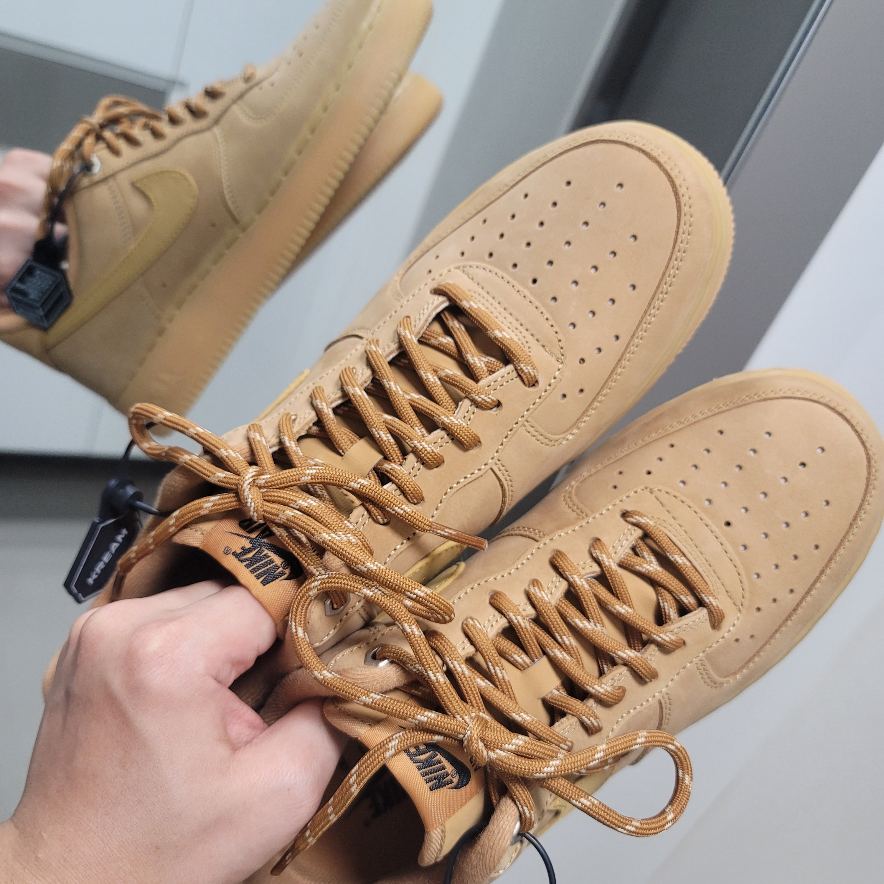 Nike Air Force 1 '07 WB Flax 착용 스타일