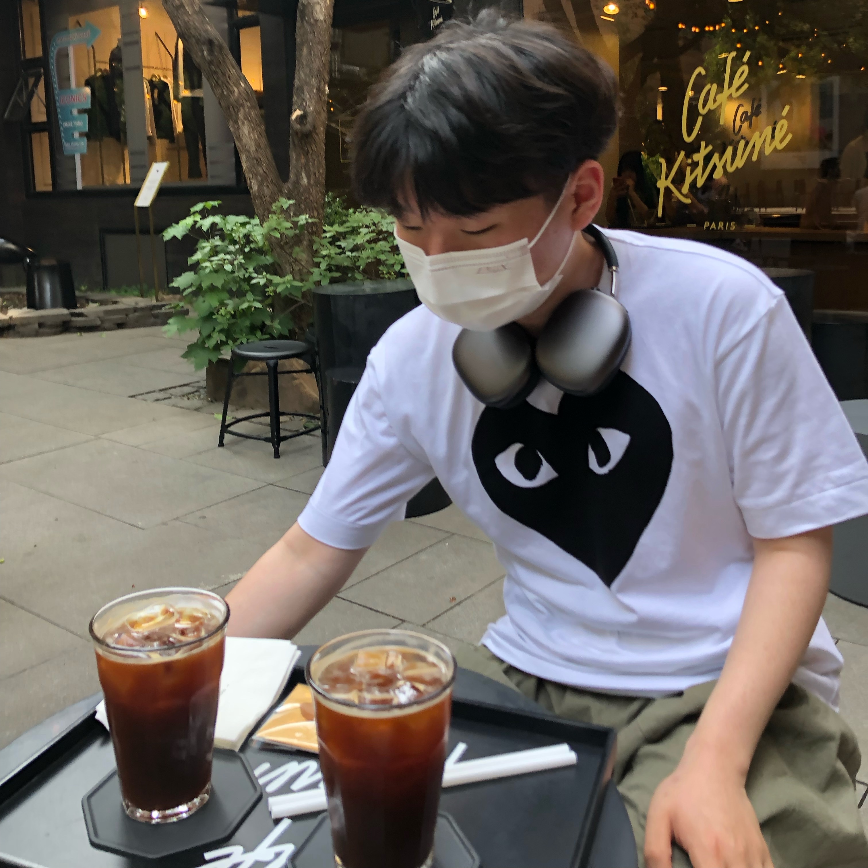 Play Comme des Garcons Black Heart T-Shirt White, Apple AirPods Max Lightning Space Gray (Korean Ver.) 착용 스타일