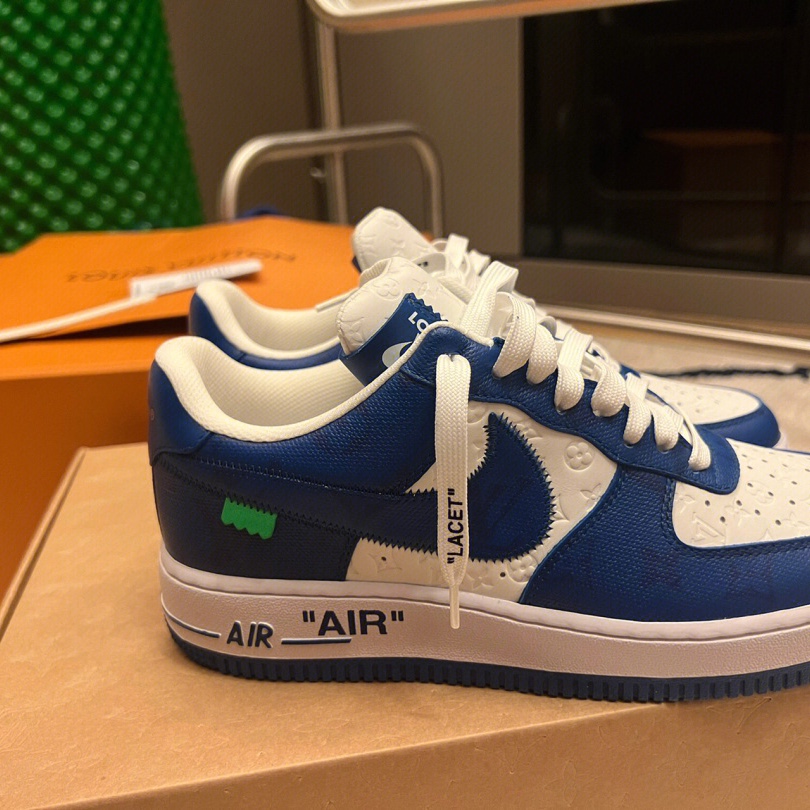 Louis Vuitton x Nike Air Force 1 Low by Virgil Abloh White Team Royal 착용 스타일 - 2