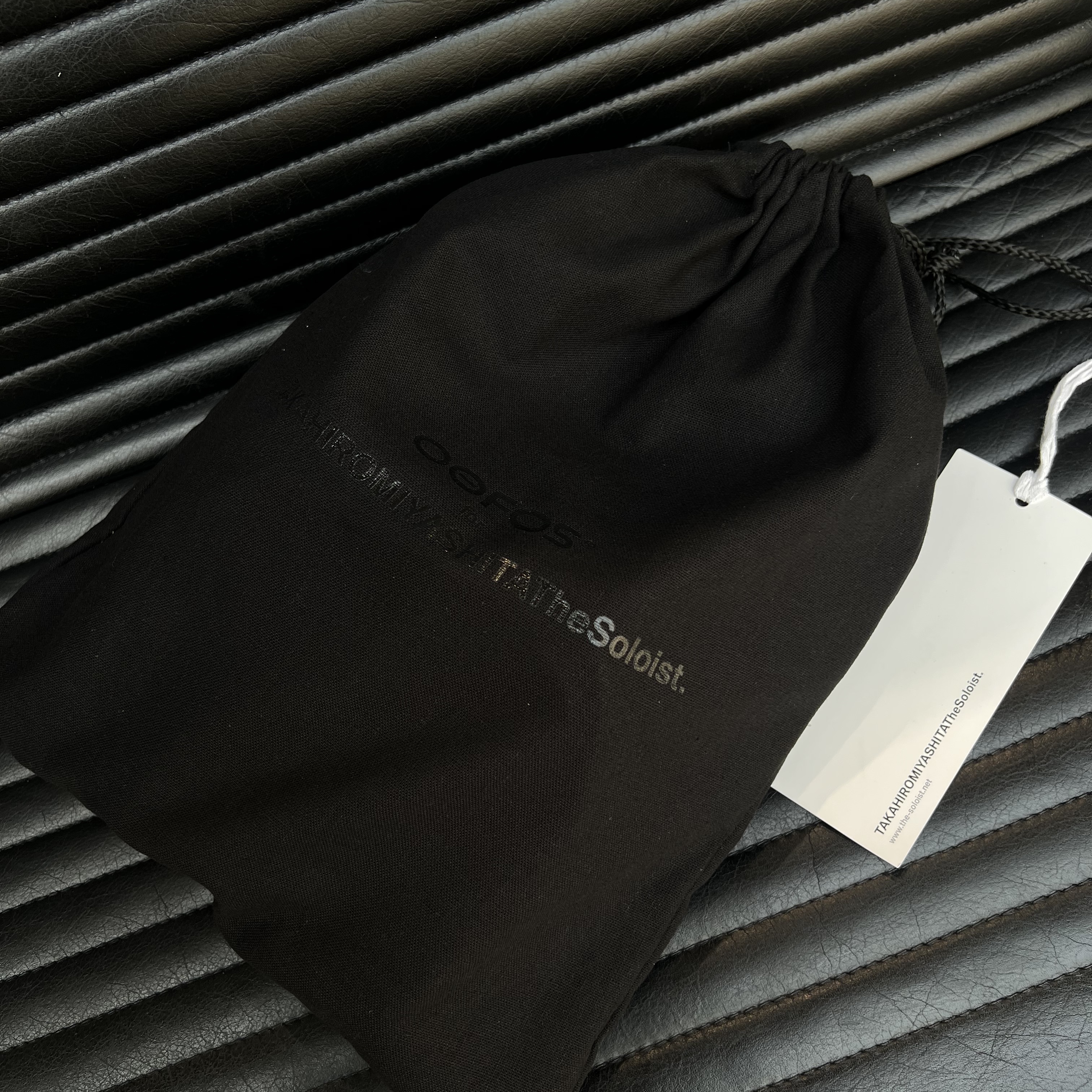 Oofos x Takahiromiyashita The Soloist The Soloist's Way Of Life Clog Black White 착용 스타일 - 2