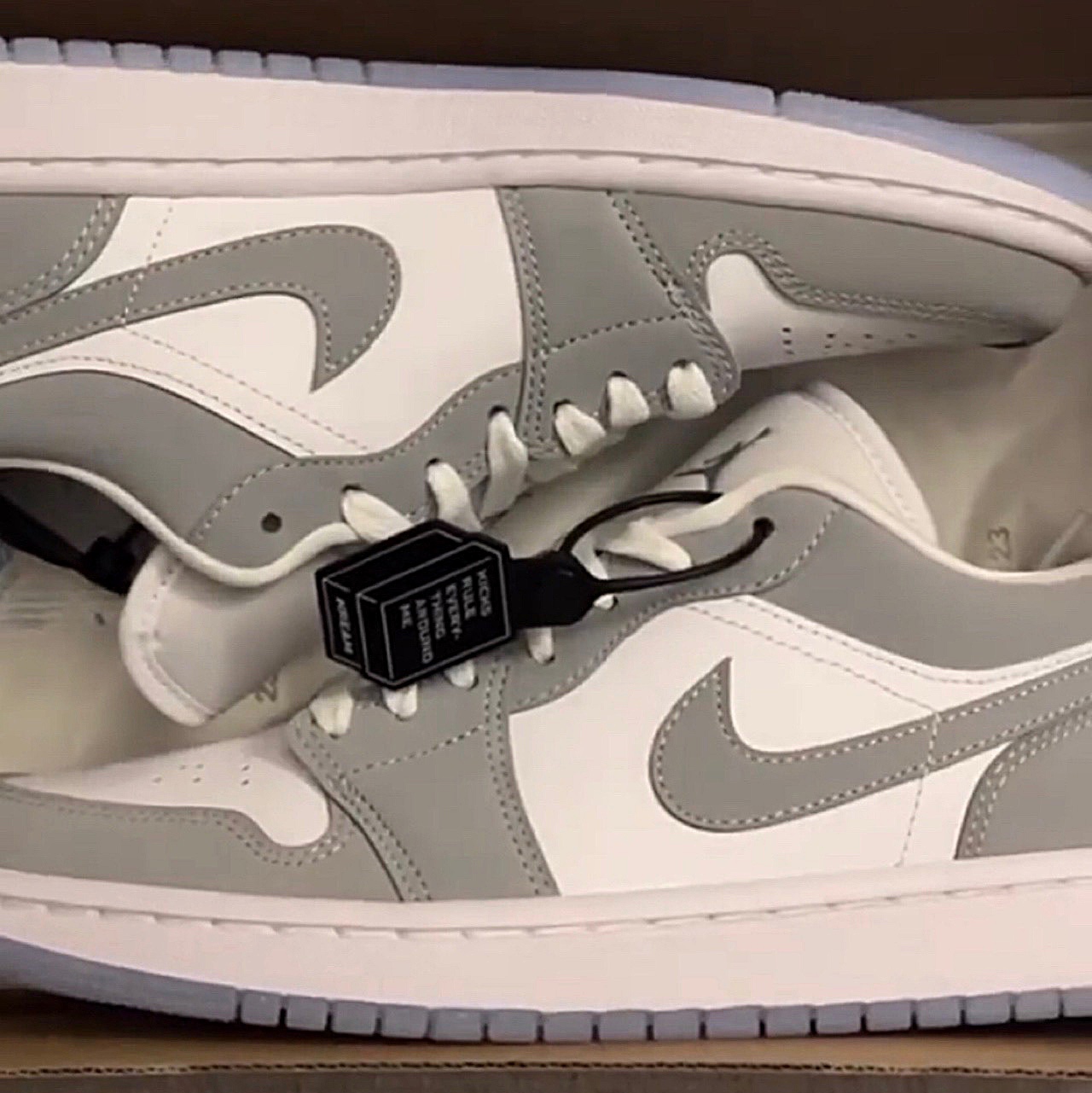 (W) Jordan 1 Low White Wolf Grey 착용 스타일