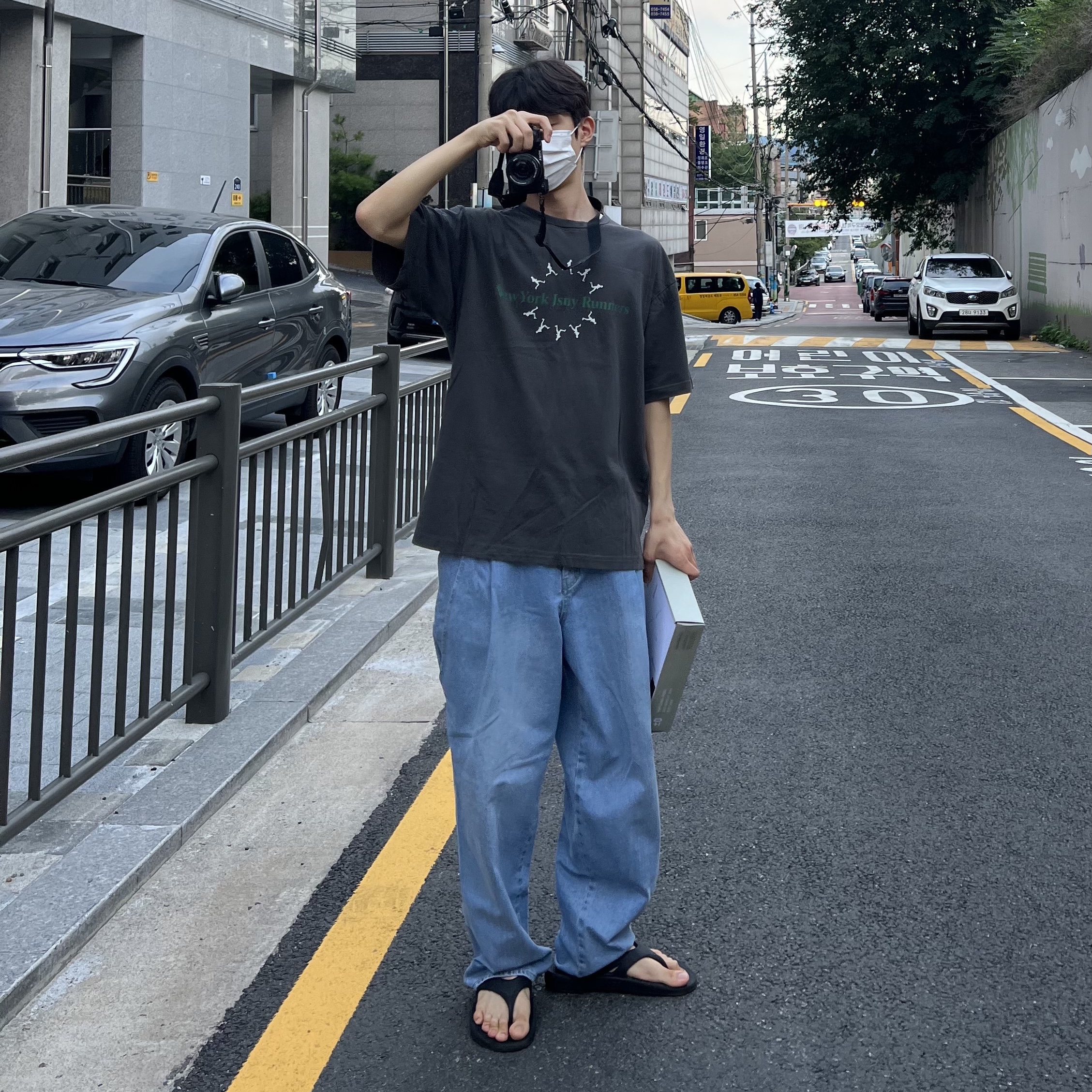 Oofos OOriginal Black 착용 스타일