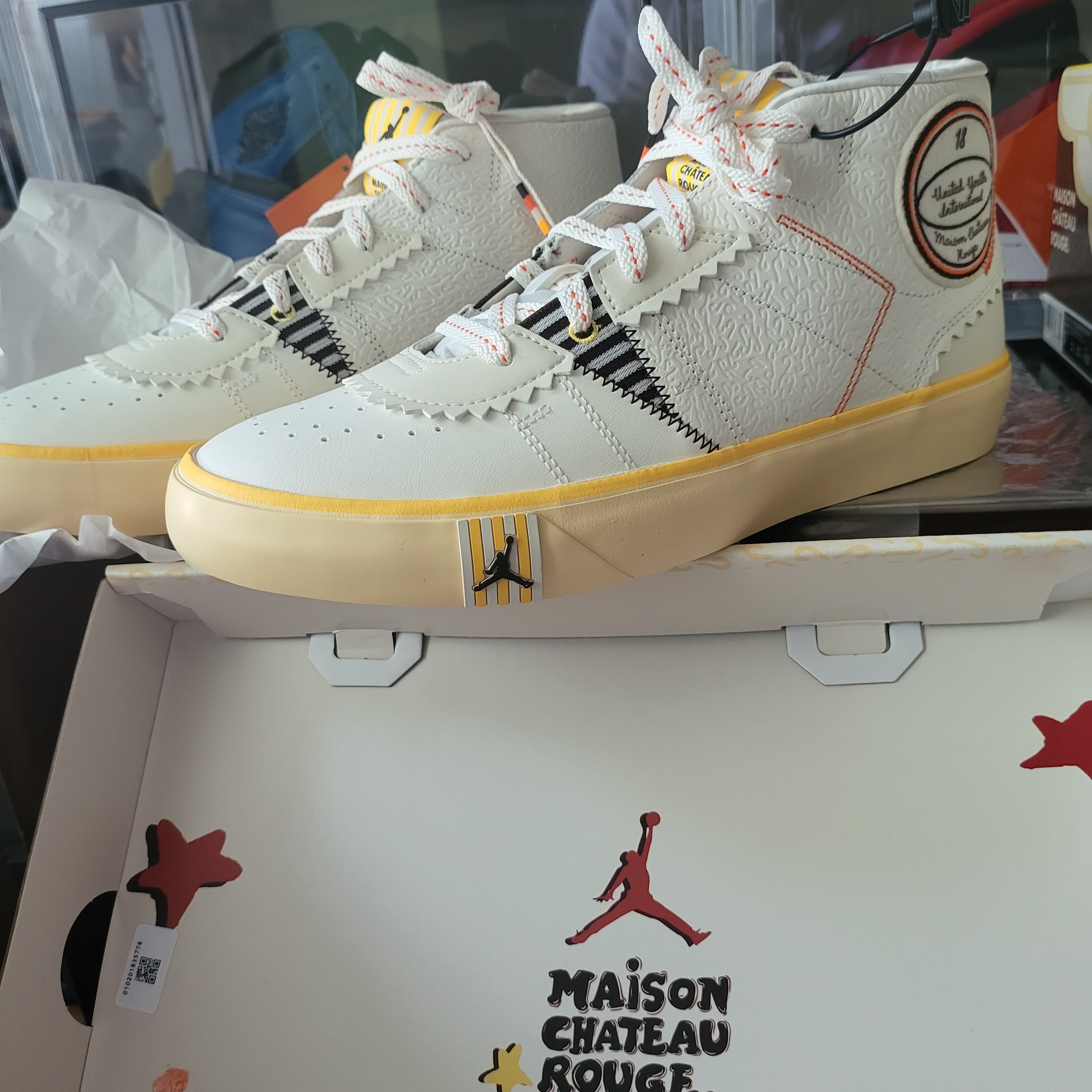 Jordan Series x Maison Chateau Rouge Mid SP Sail, Jordan 2 x Maison Chateau Rouge Retro SP Orange and Sail 착용 스타일 - 1
