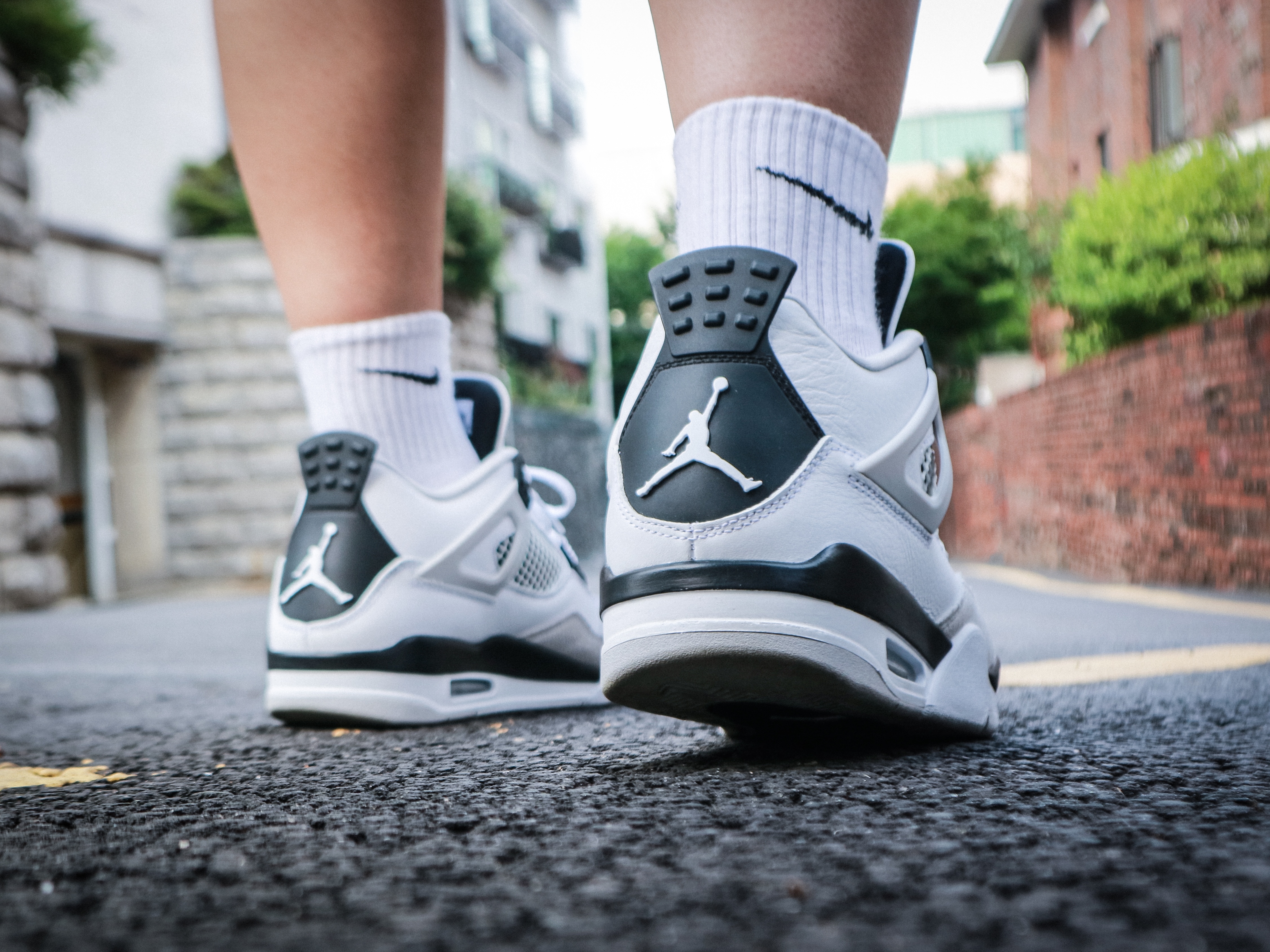 Jordan 4 Retro White and Black 착용 스타일 - 2