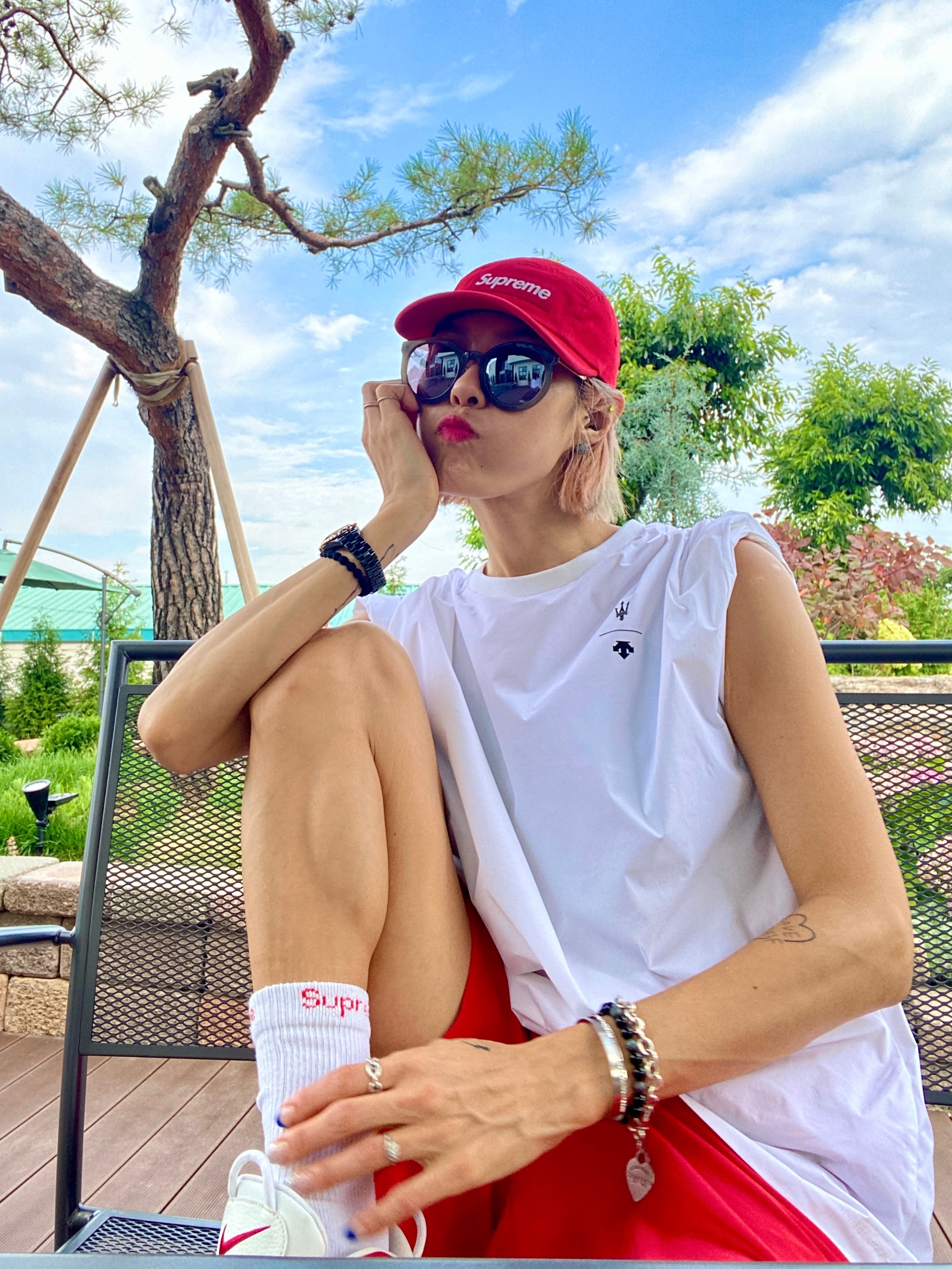 Tiffany & Co. Return To Tiffany Heart Tag Toggle Bracelet Silver, Supreme Hanes Crew Socks White (4 Pack) 착용 스타일 - 1