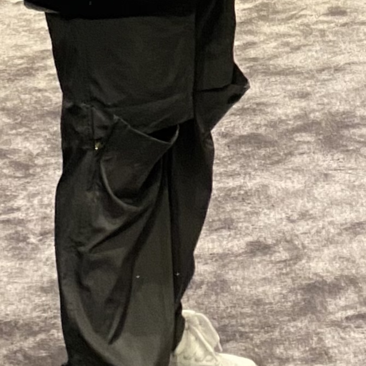 Maison Mihara Yasuhiro Blakey OG Sole Leather Low-top Sneakers Black, Maison Mihara Yasuhiro Blakey OG Sole Leather Low-top Sneakers White 착용 스타일 - 4