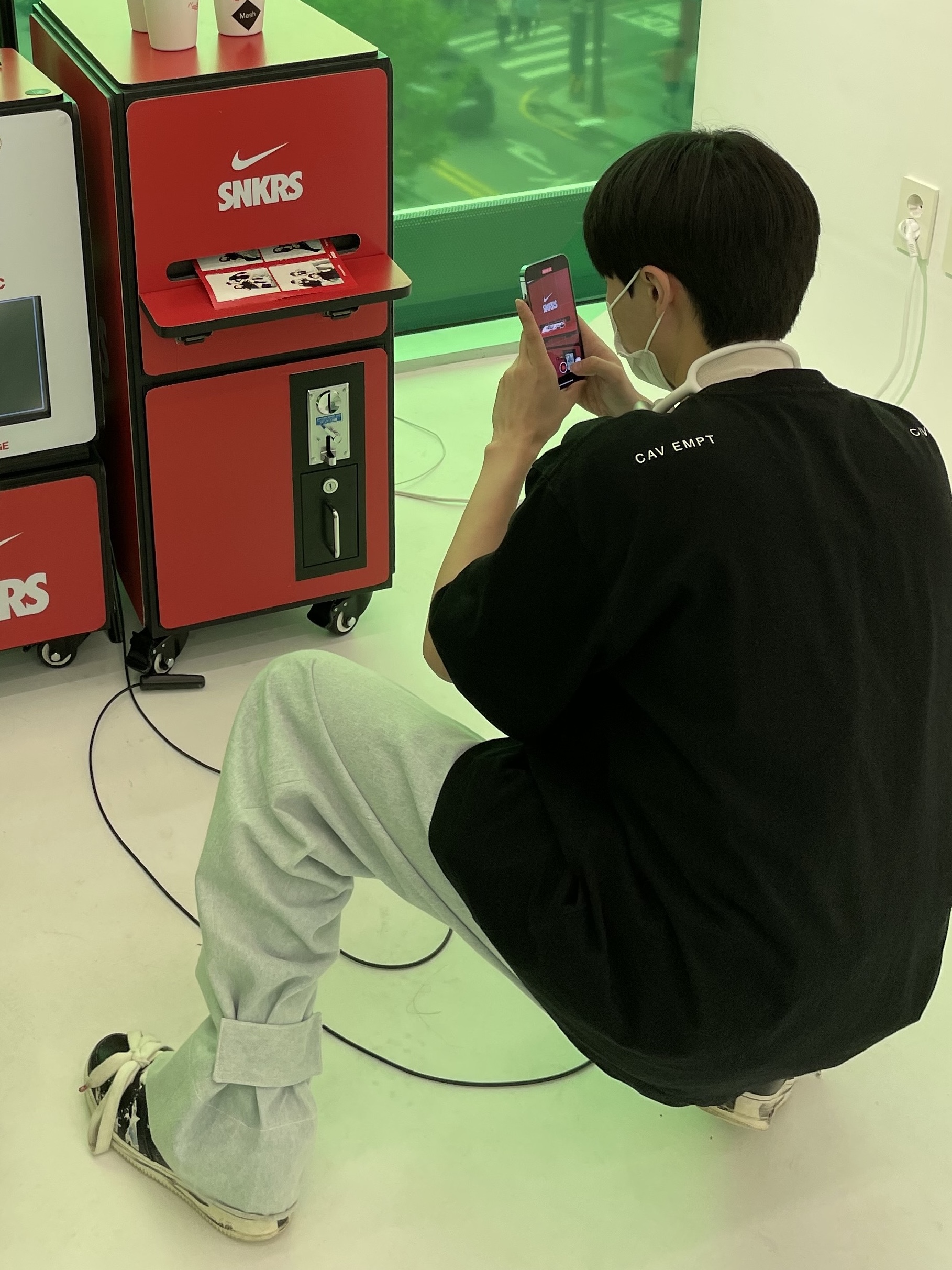 Nike x Peaceminusone Air Force 1 Low Para-Noise, Apple AirPods Max Lightning Silver (Korean Ver.) 착용 스타일