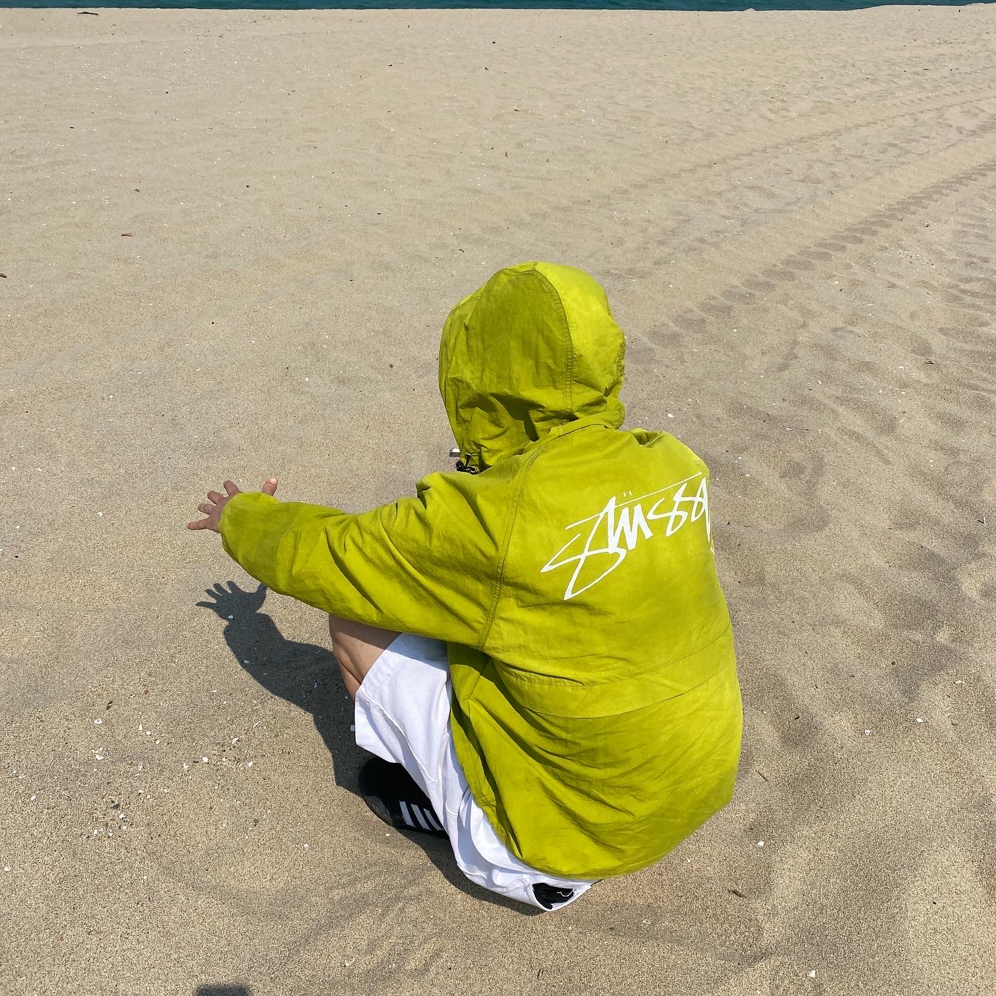 Stussy Wave Dye Beach Shell Jacket Slime, Adidas Samba ADV Black 착용 스타일 - 2