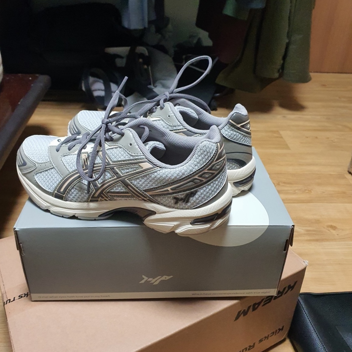 Asics x I4P Gel-1130 Glacier Grey Mink 착용 스타일 - 1