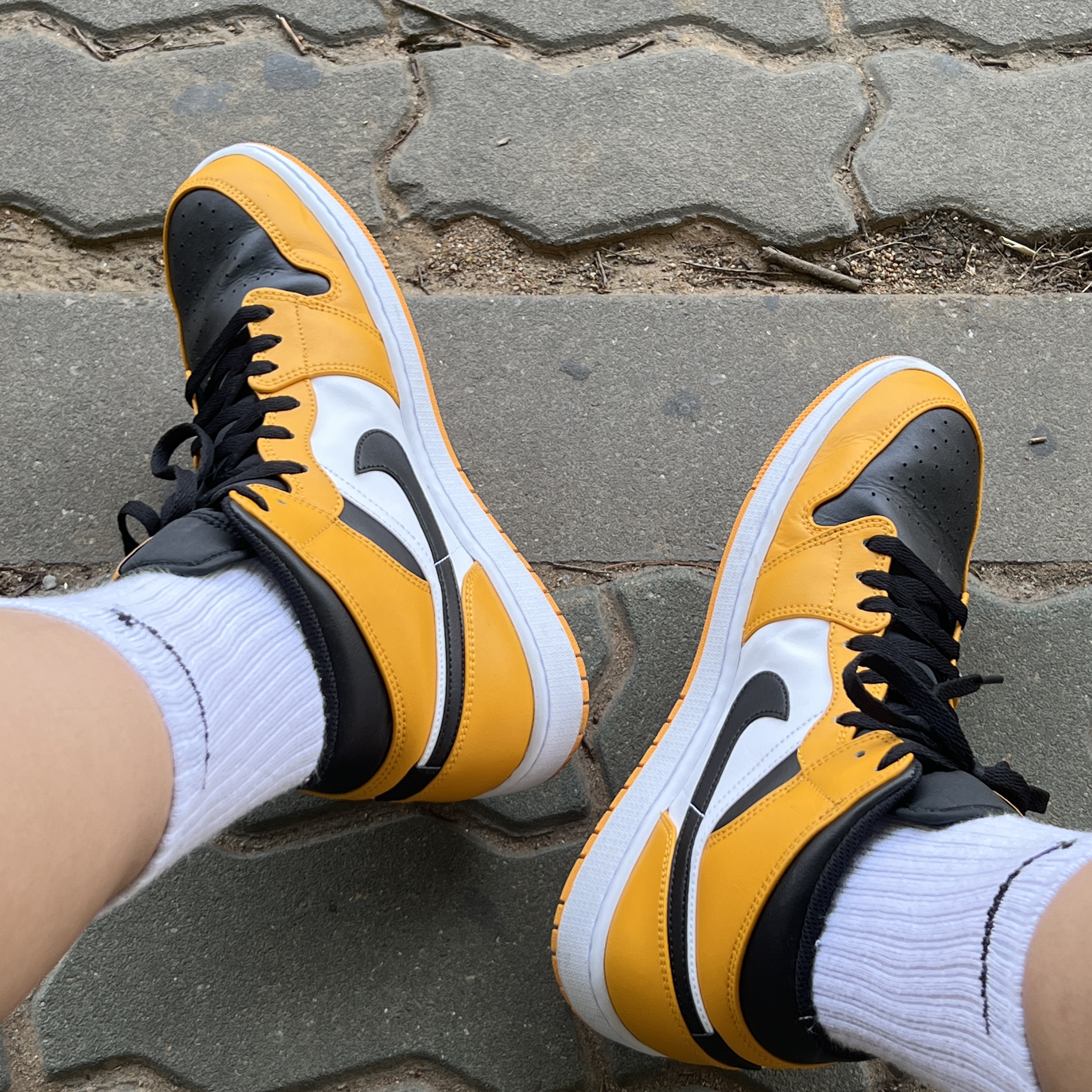 Jordan 1 Mid Taxi 착용 스타일