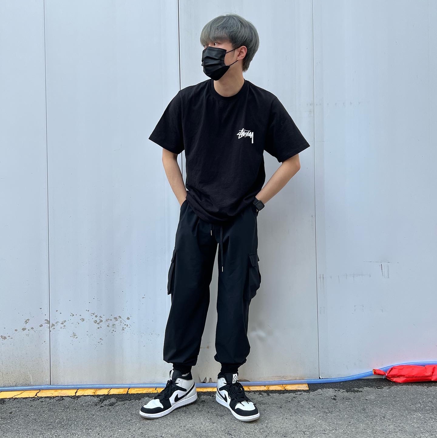 Stussy Fuzzy Dice T-Shirt Black, Jordan 1 Mid SE Diamond 착용 스타일 - 2