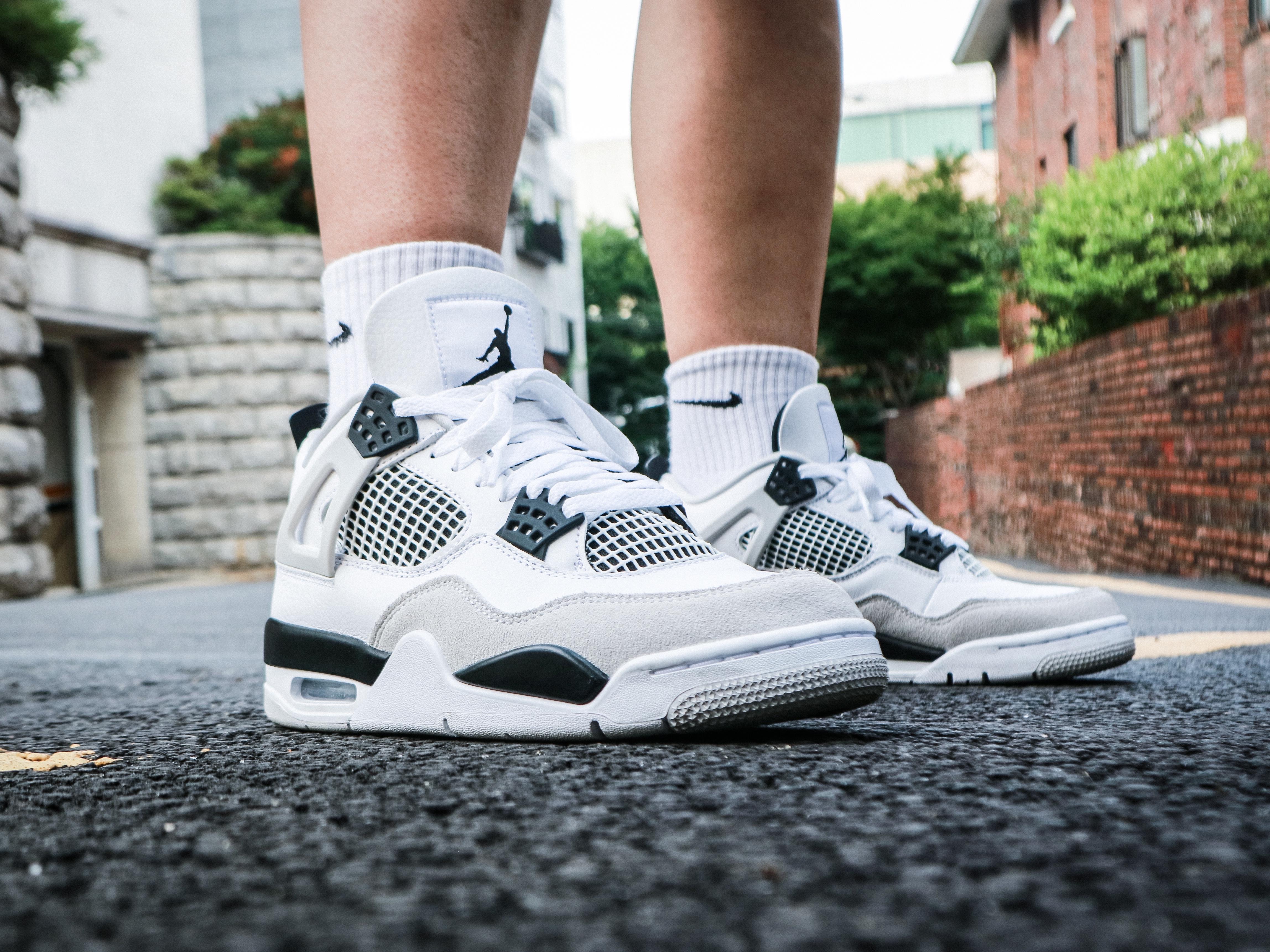Jordan 4 Retro White and Black 착용 스타일 - 1