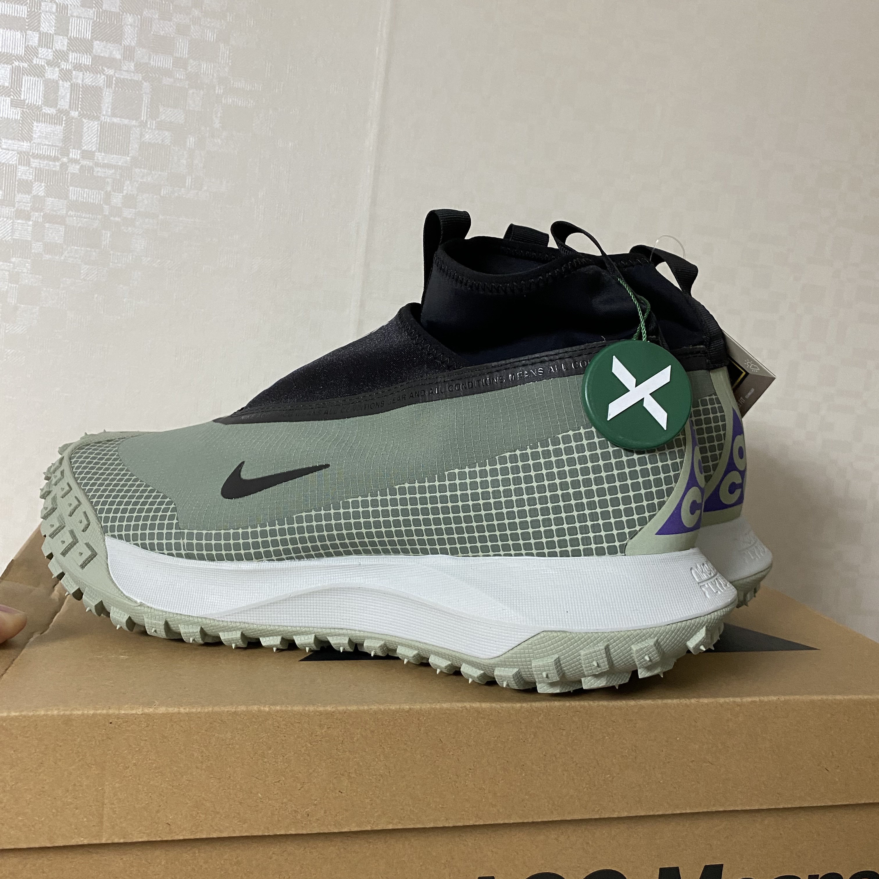 Nike ACG Mountain Fly Gore-Tex Clay Green 착용 스타일