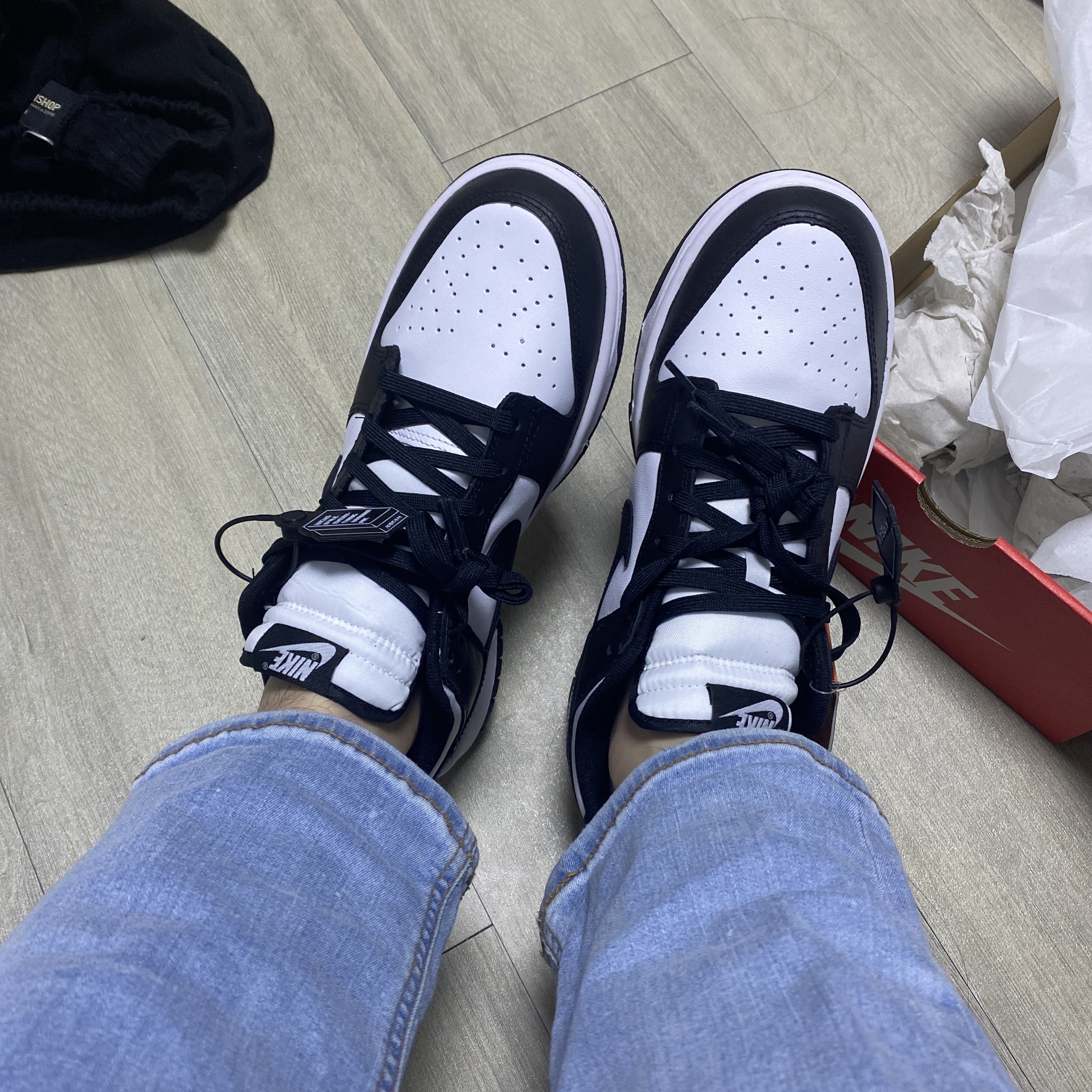 Nike Dunk Low Retro Black 착용 스타일
