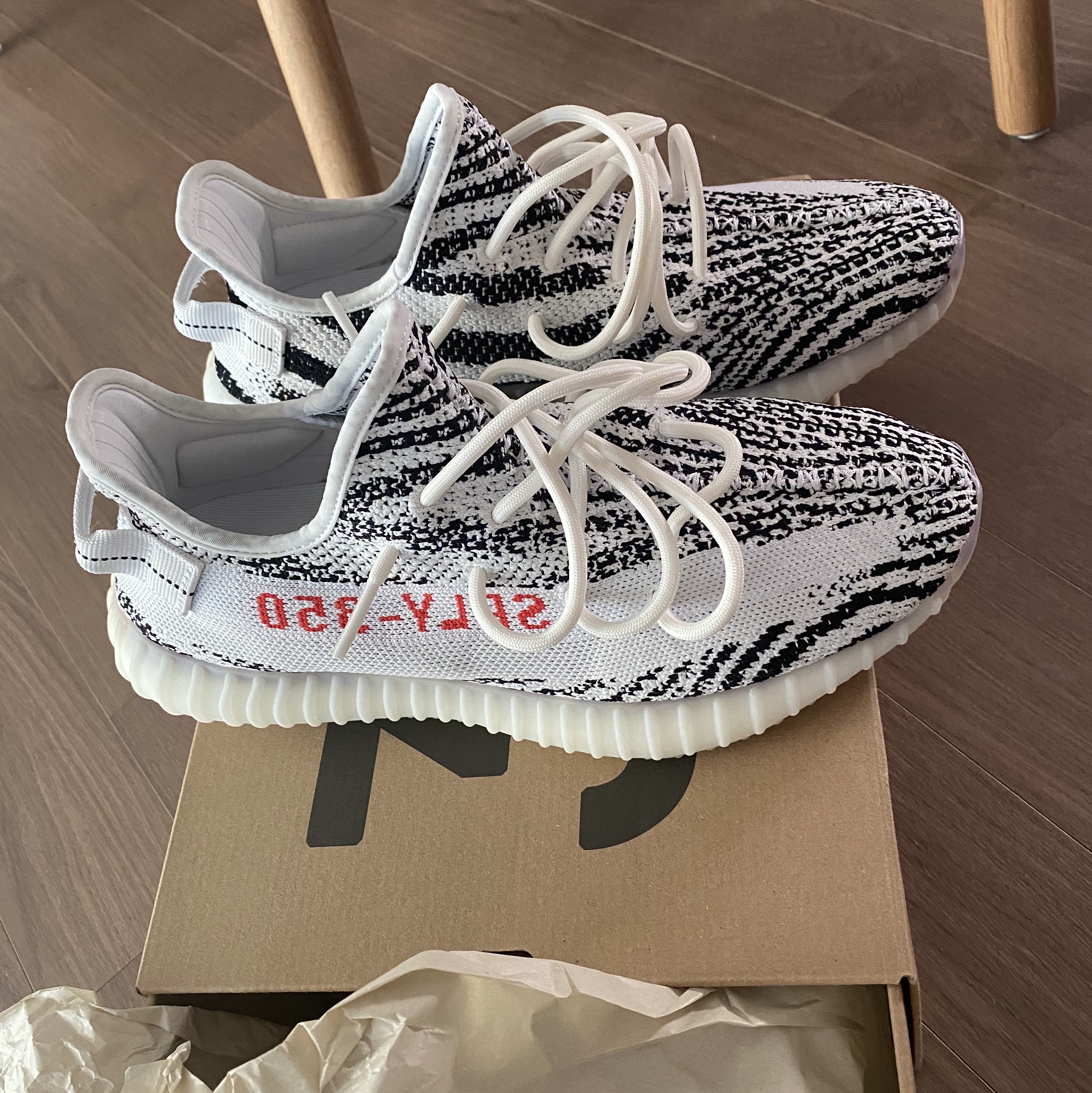 Adidas Yeezy Boost 350 V2 Zebra 2017/2019/2020 착용 스타일