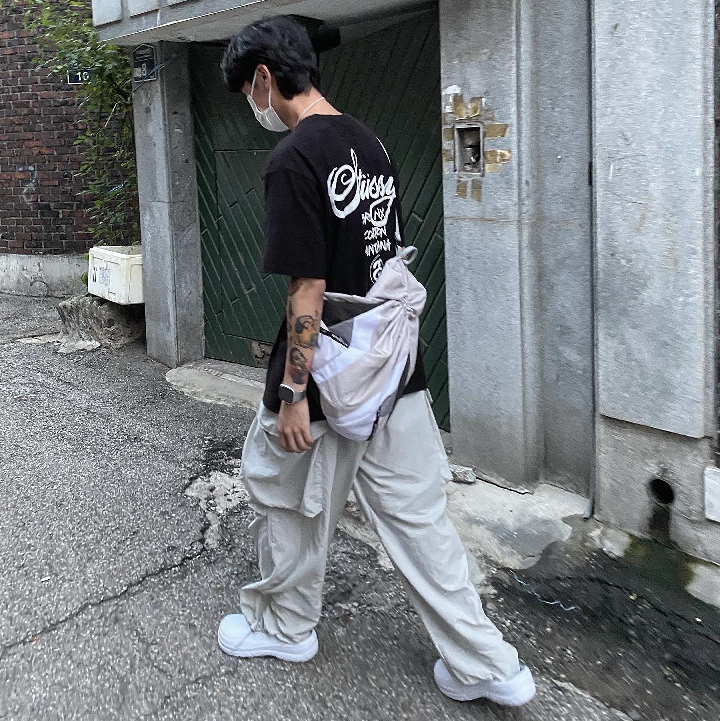 Stussy World Tour T-Shirt Black 착용 스타일