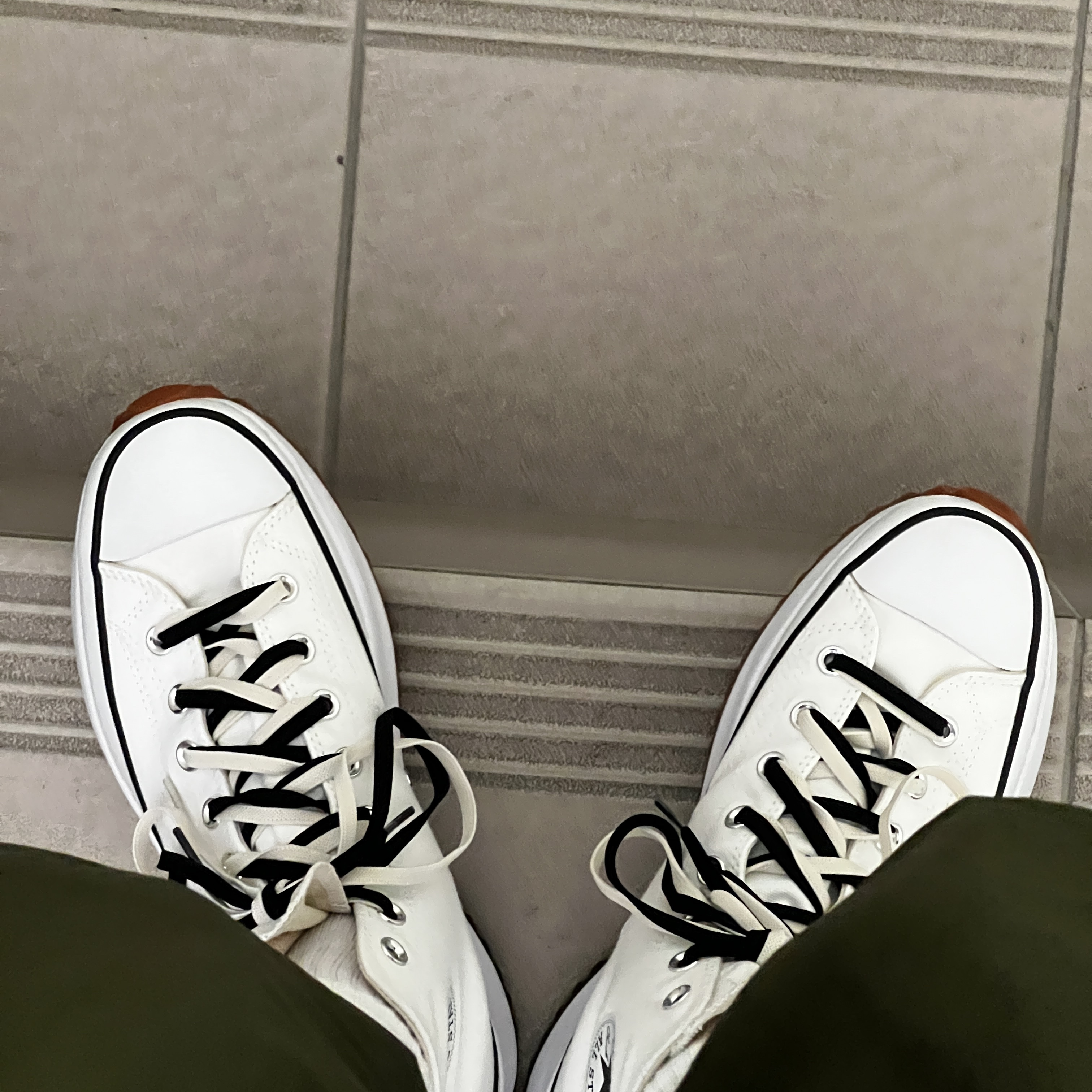 Converse Run Star Hike Hi White Black Gum 착용 스타일