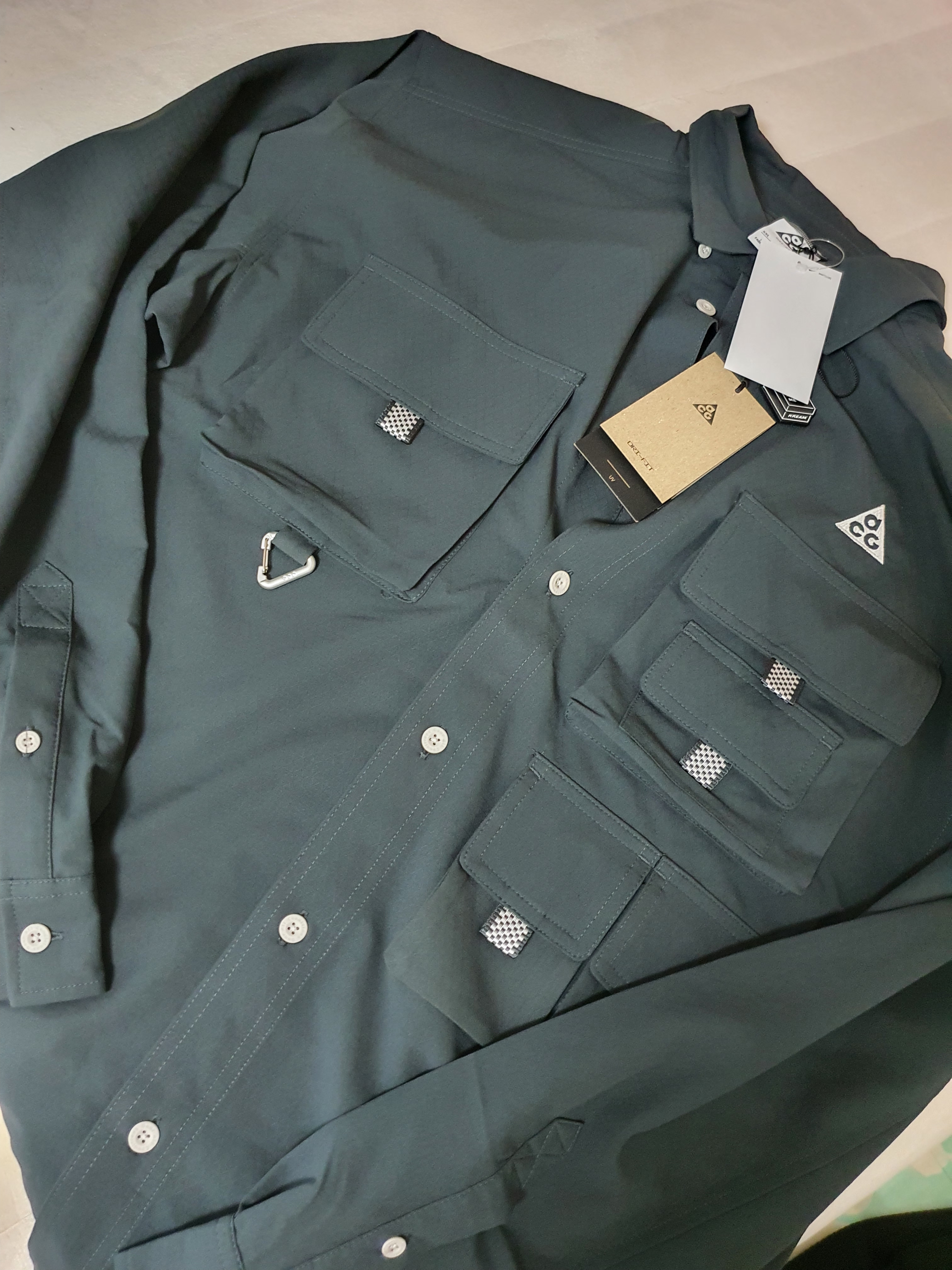 Nike ACG Dri-Fit UV Devastation Trail Shirt Dark Smoke Grey - Asia, Patagonia Baggies Shorts 5 Inch Salt Grey 착용 스타일 - 1