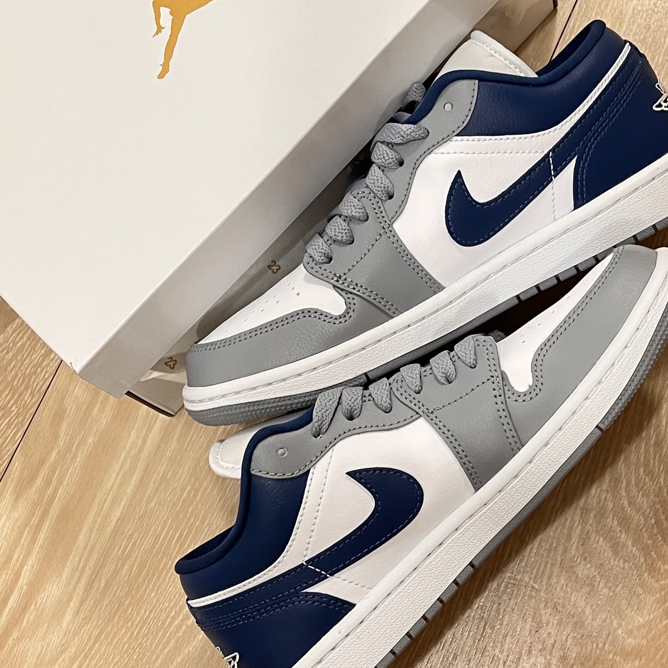(W) Jordan 1 Low White Grey Blue, (GS) Jordan 1 Low SE White Dark Marina Blue Cement Grey 착용 스타일