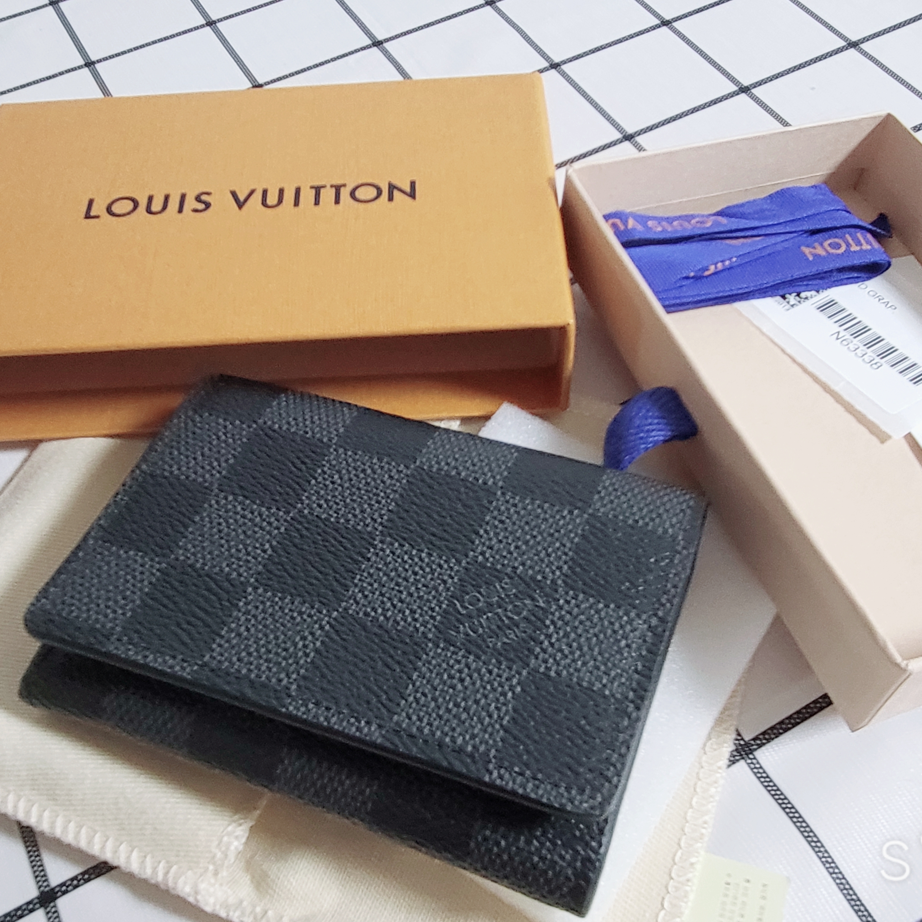 Louis Vuitton Envelope Business Card Holder Damier Graphite 착용 스타일