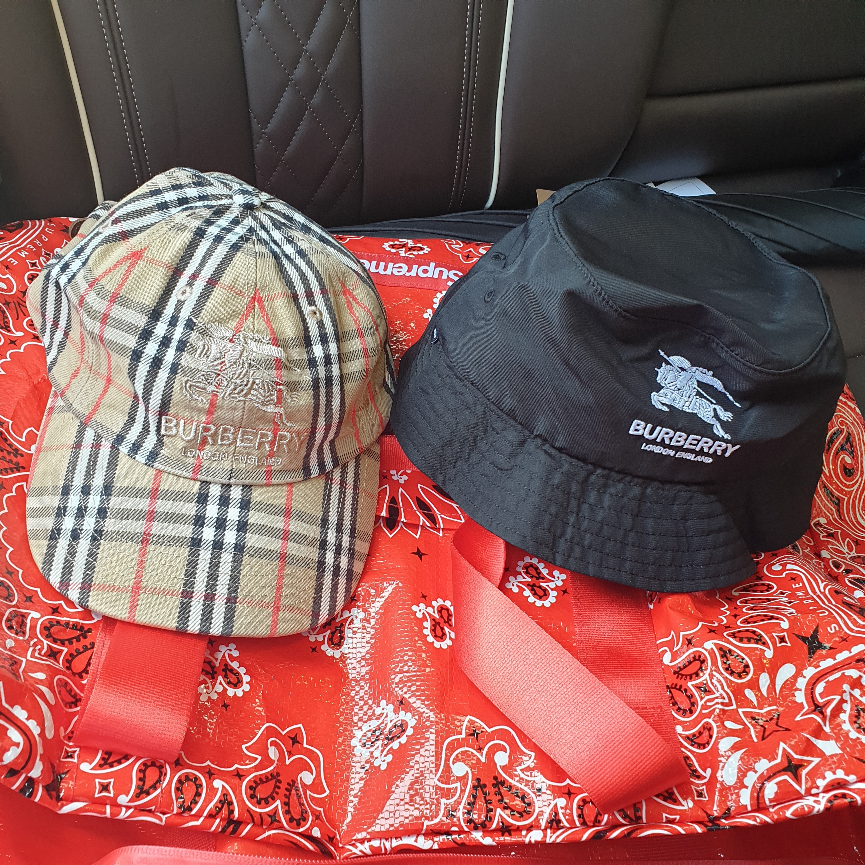 Supreme x Burberry Denim 6-Panel Beige - 22SS, Supreme x Burberry Crusher Black - 22SS 착용 스타일