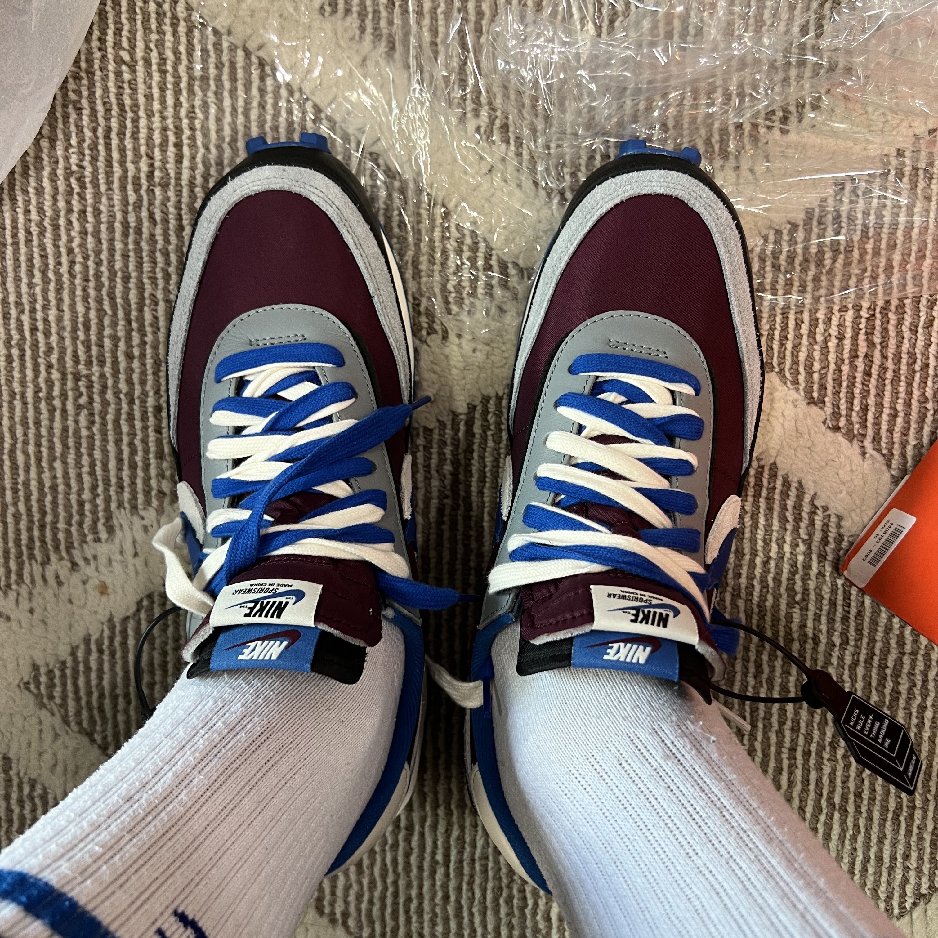 Nike x Sacai x Undercover LDWaffle Night Maroon Team Royal 착용 스타일