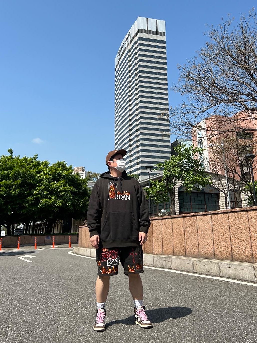 Jordan 1 x Travis Scott Retro High OG SP Mocha, Jordan x Travis Scott MJ Fleece Hoodie - US/EU 착용 스타일