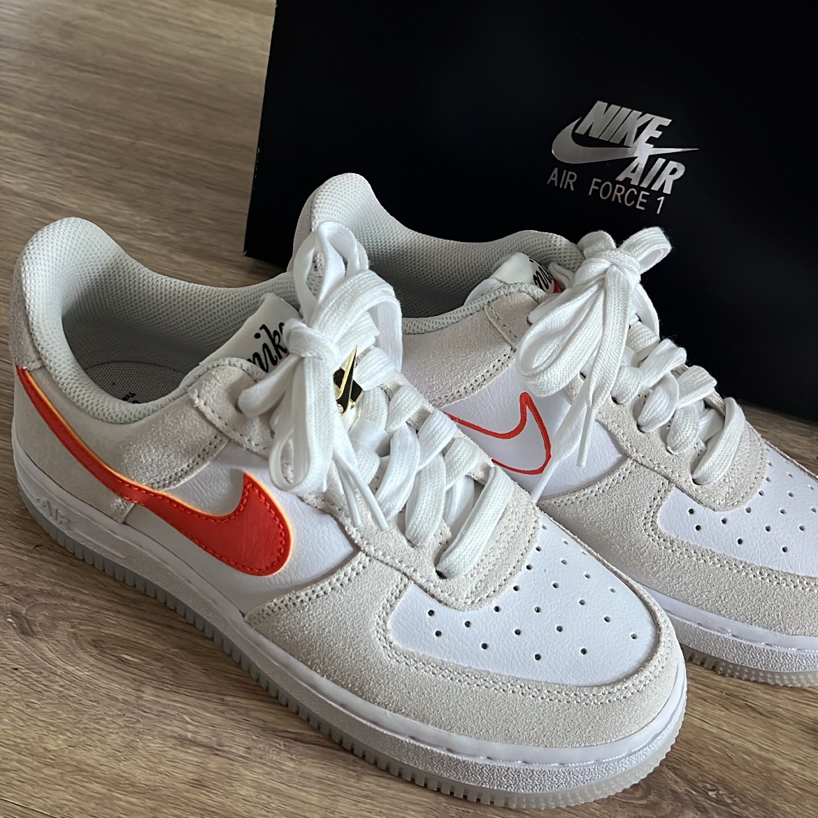 (W) Nike Air Force 1 '07 SE First Use Orange Sail 착용 스타일 - 2