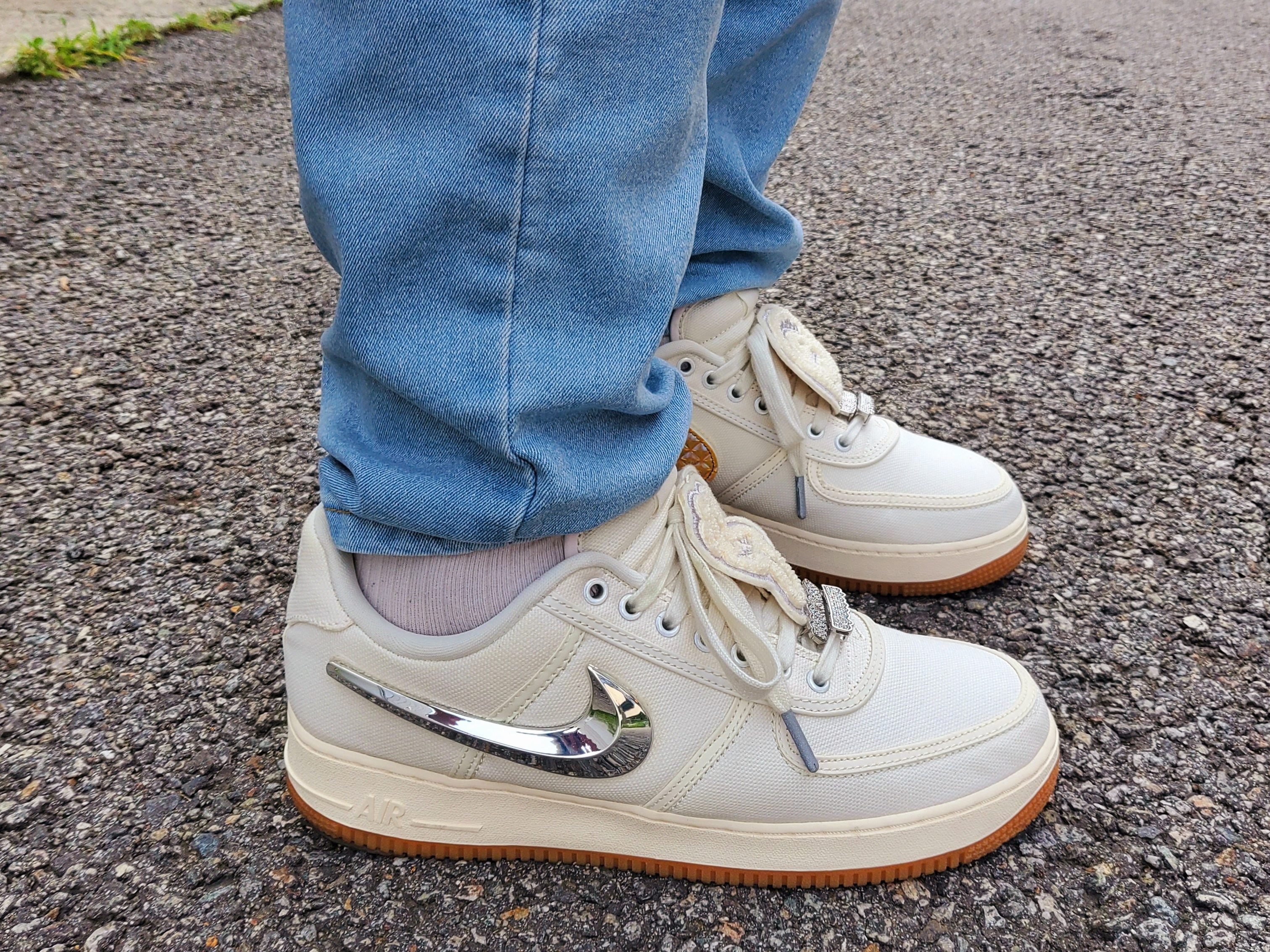 Nike x Travis Scott Air Force 1 Low Sail 착용 스타일 - 5