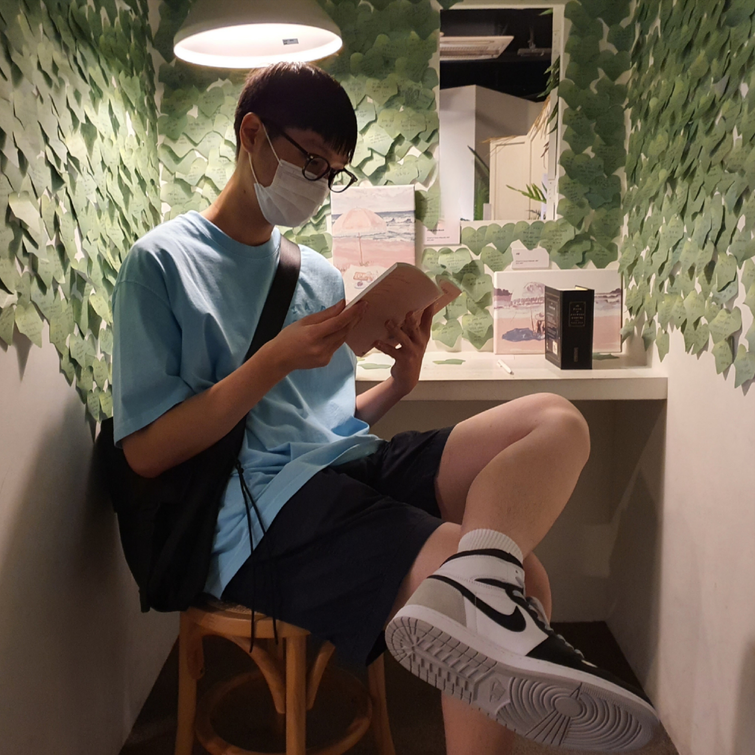 IAB Studio Pigment T-Shirt Cyan, Jordan 1 Retro High OG Bleached Coral 착용 스타일