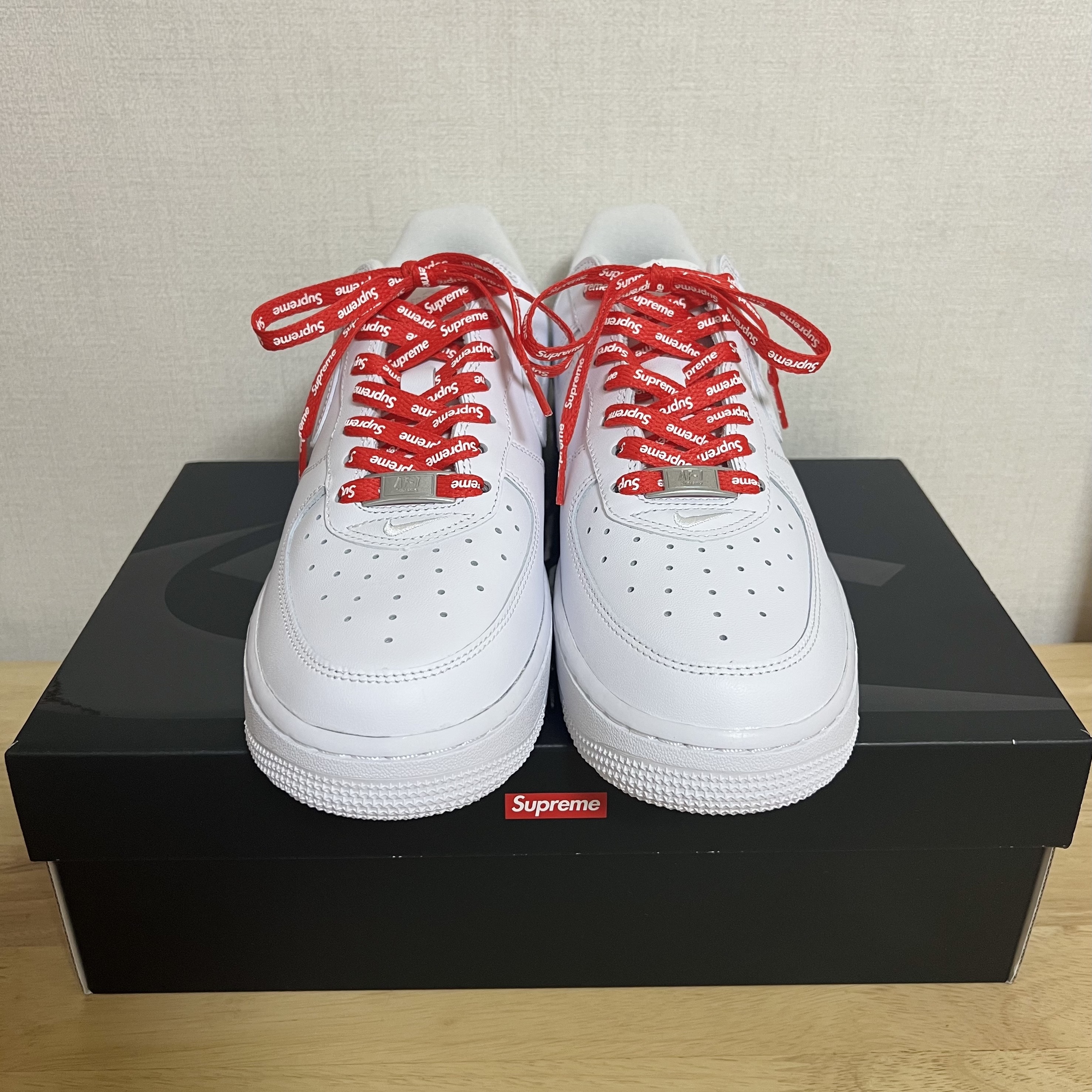 Nike x Supreme Air Force 1 Low White 착용 스타일 - 2