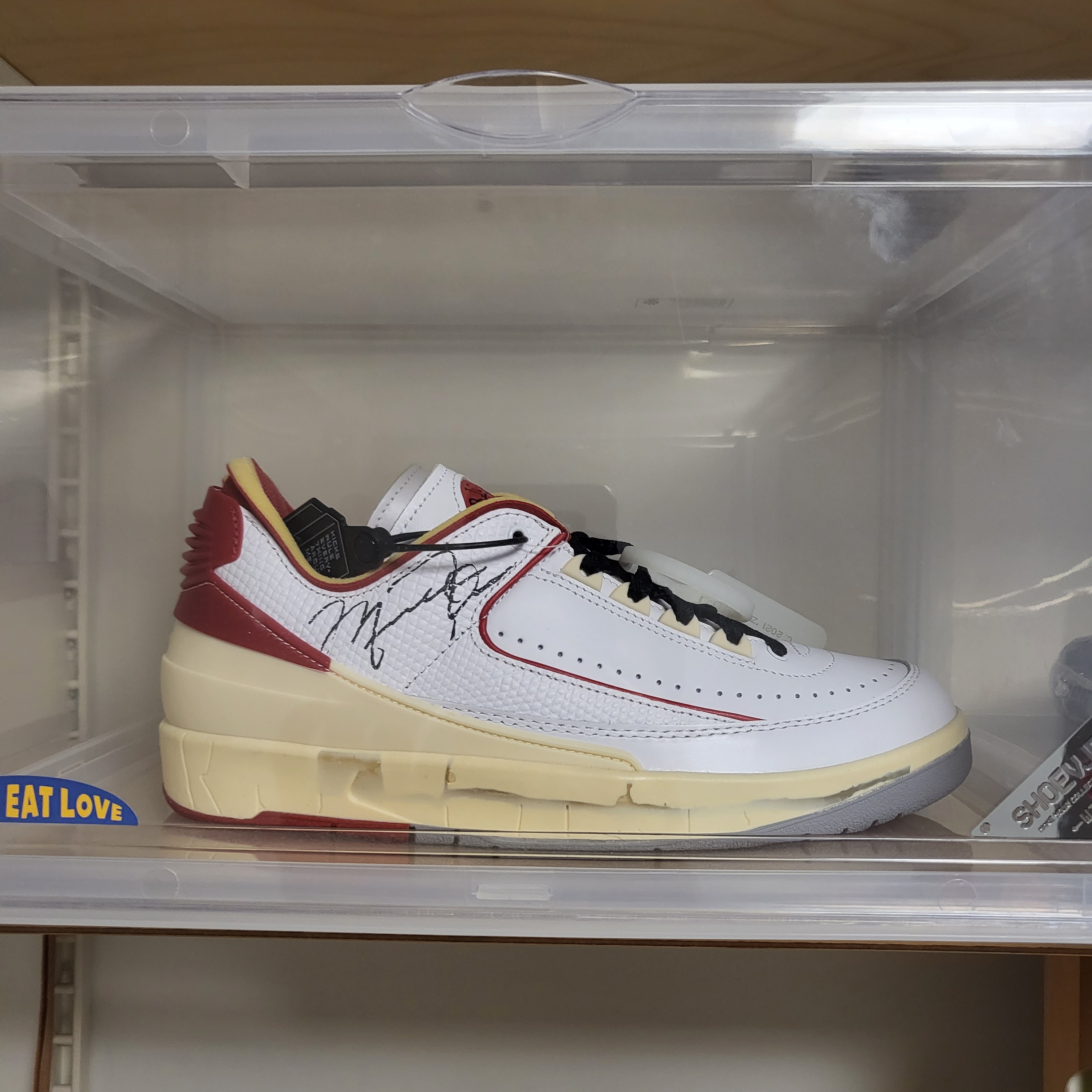 Jordan 2 x Off-White Retro Low SP White and Varsity Red 착용 스타일