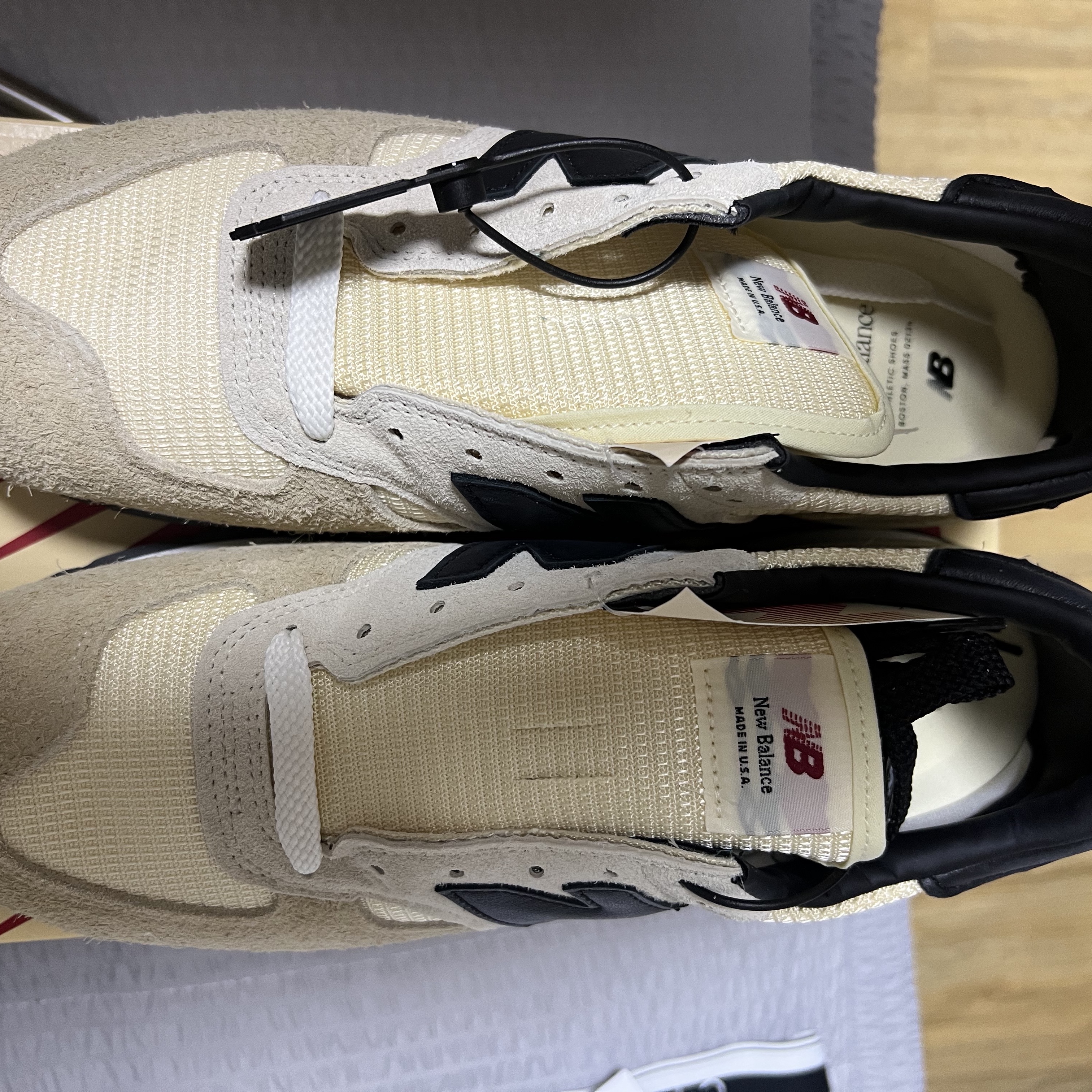 New Balance 990v1 Made in USA Incense Macadamia Nut 착용 스타일 - 1