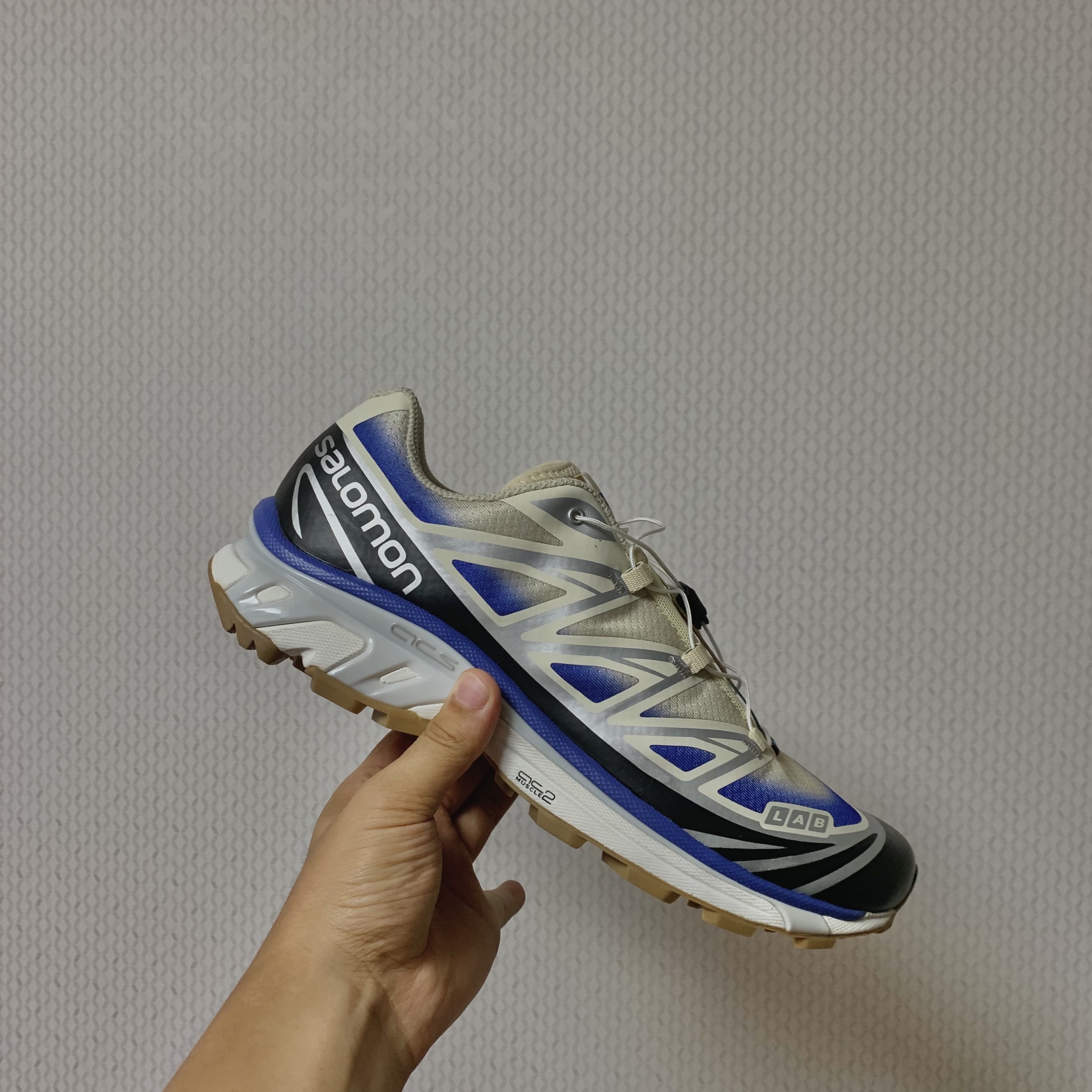 Salomon XT-6 Skyline Bleached Sand Dazzling Blue 착용 스타일 - 1