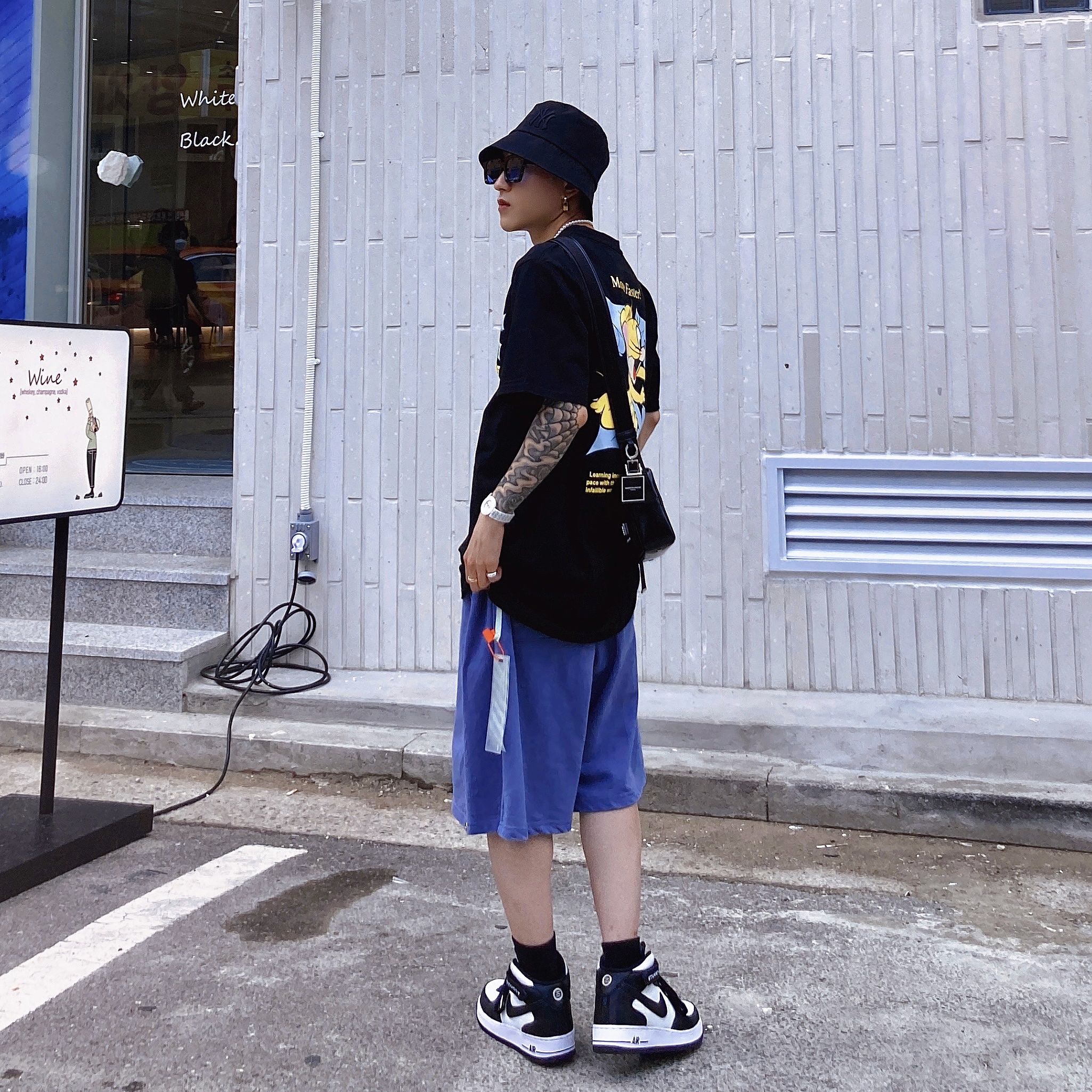 Nike x Stussy Air Force 1 '07 Mid SP Black and Light Bone 착용 스타일 - 3