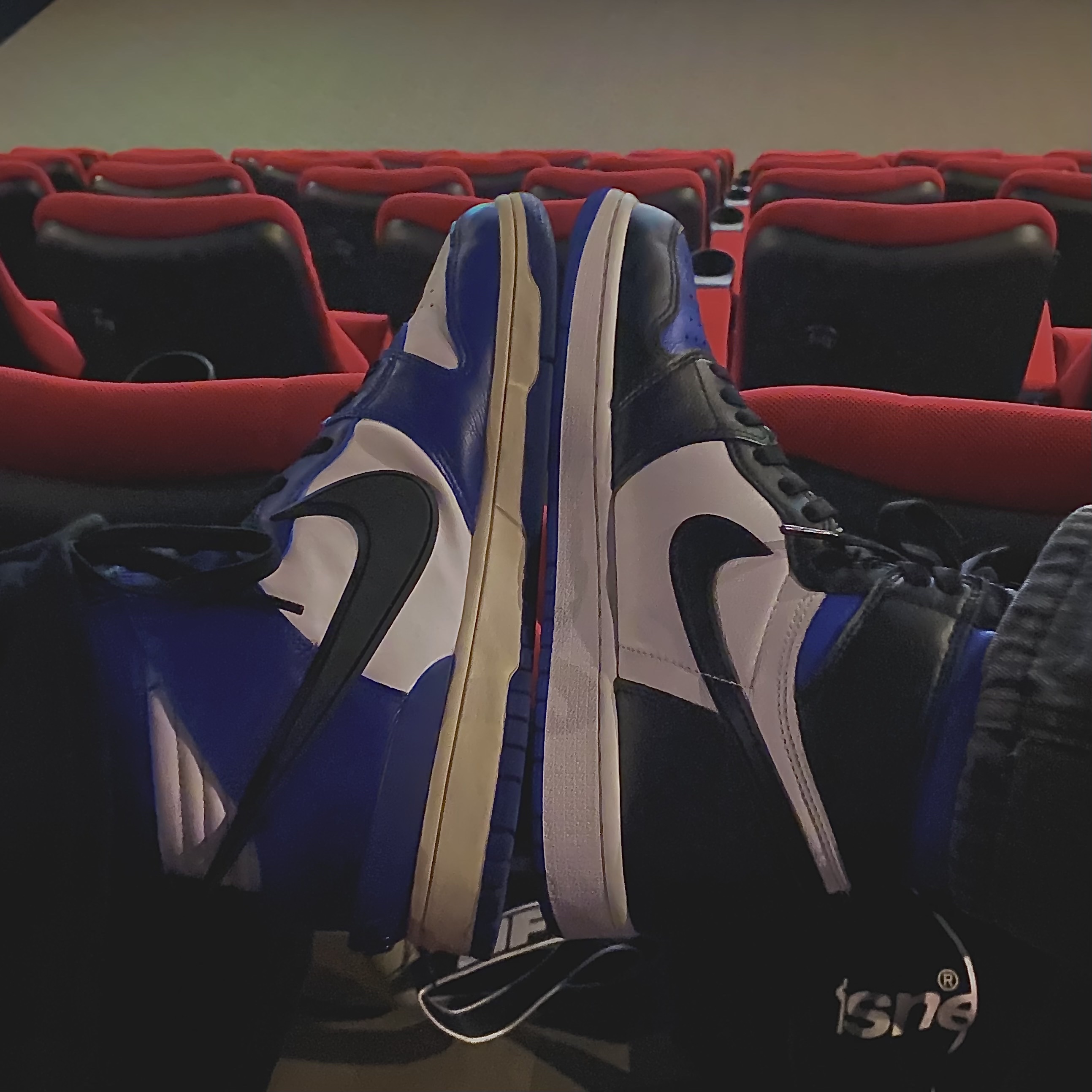 Nike x Ambush Dunk High Deep Royal Blue, Jordan 1 Retro High OG Royal Toe 착용 스타일