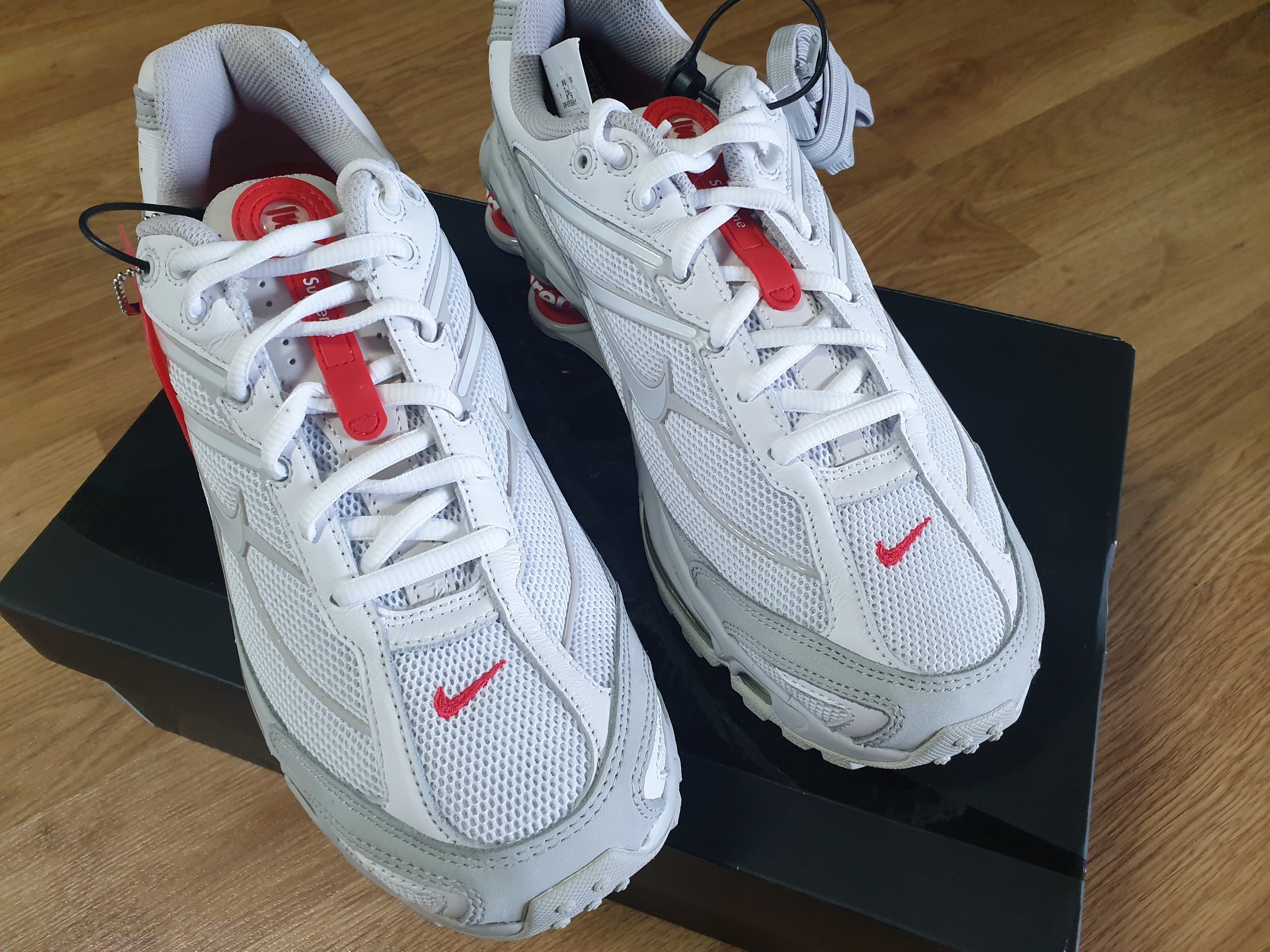 Nike x Supreme Shox Ride 2 SP White 착용 스타일 - 1