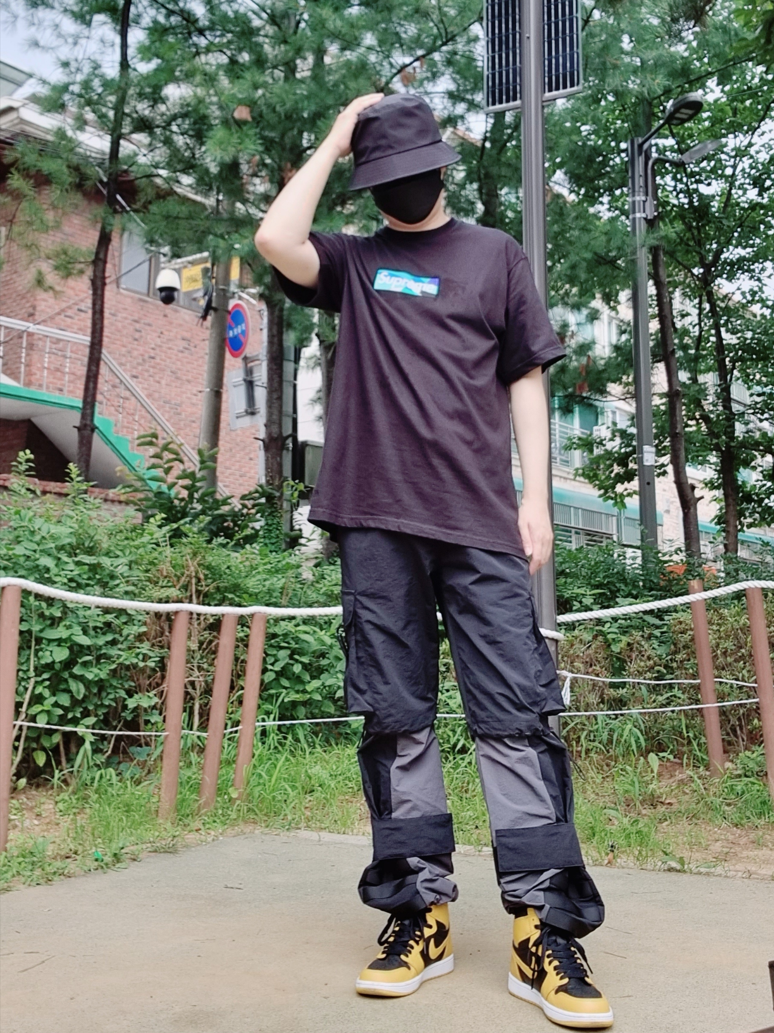 Jordan 1 Retro High OG Pollen, Supreme x Emilio Pucci Box Logo T-Shirt Black Blue - 21SS 착용 스타일 - 3