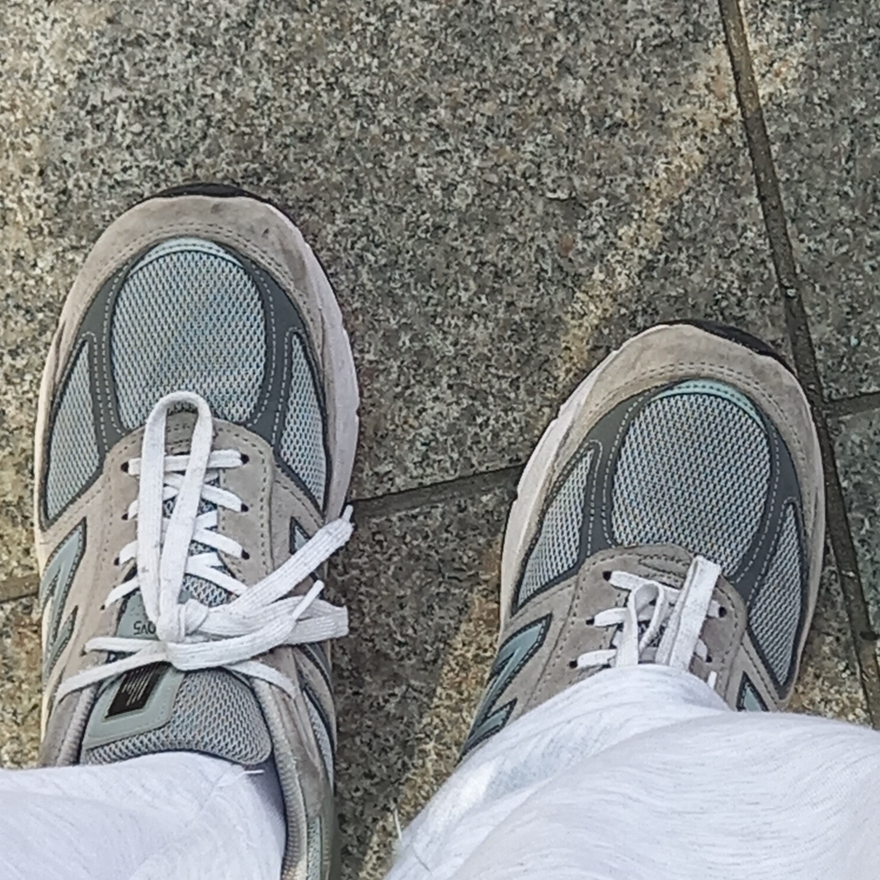 New Balance 990v5 Made in USA Grey - D Standard 착용 스타일 - 1