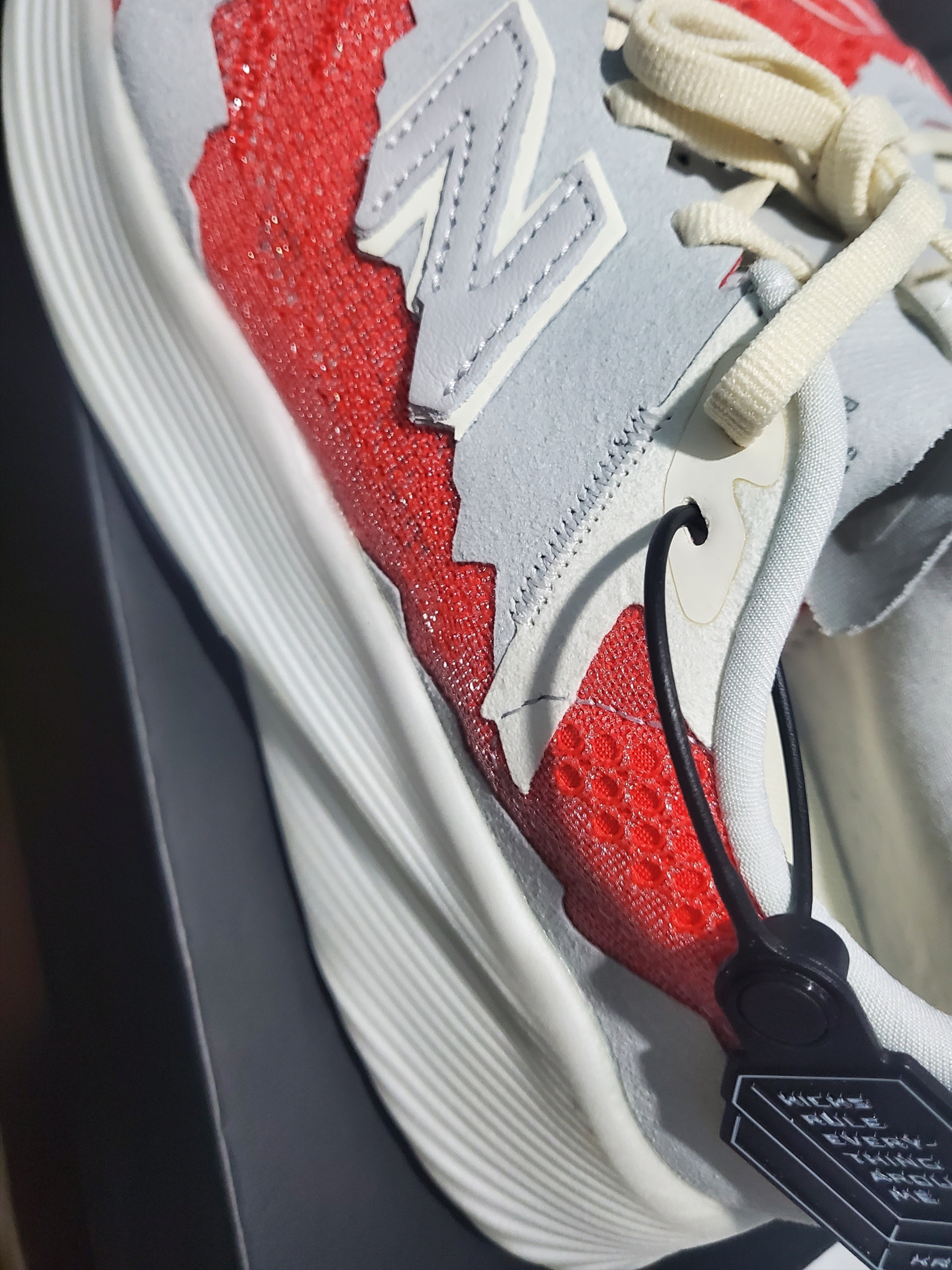 New Balance x Stone Island x Tokyo Design Studio FuelCell RC Elite v2 SI Red 착용 스타일 - 2