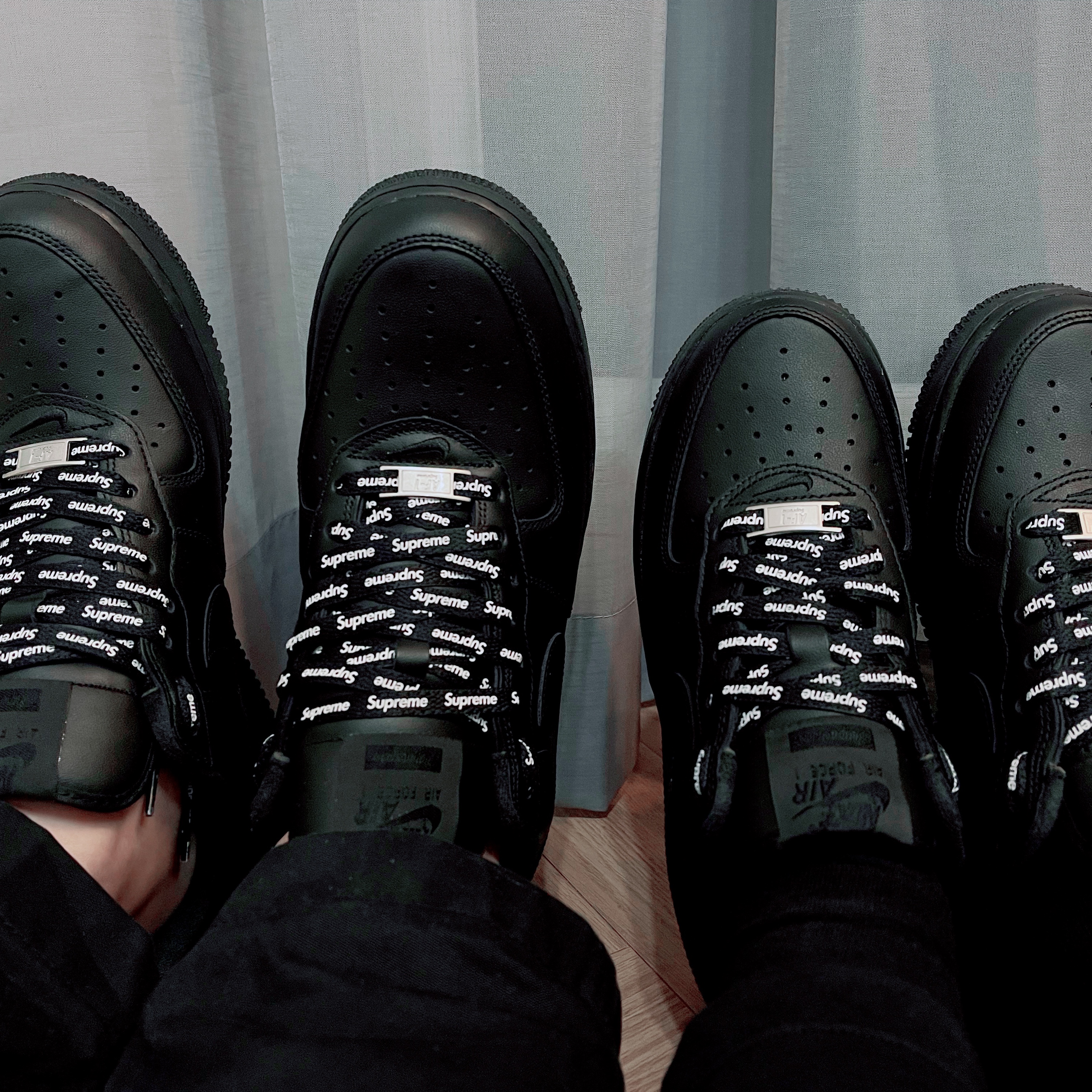 Nike x Supreme Air Force 1 Low Black 착용 스타일