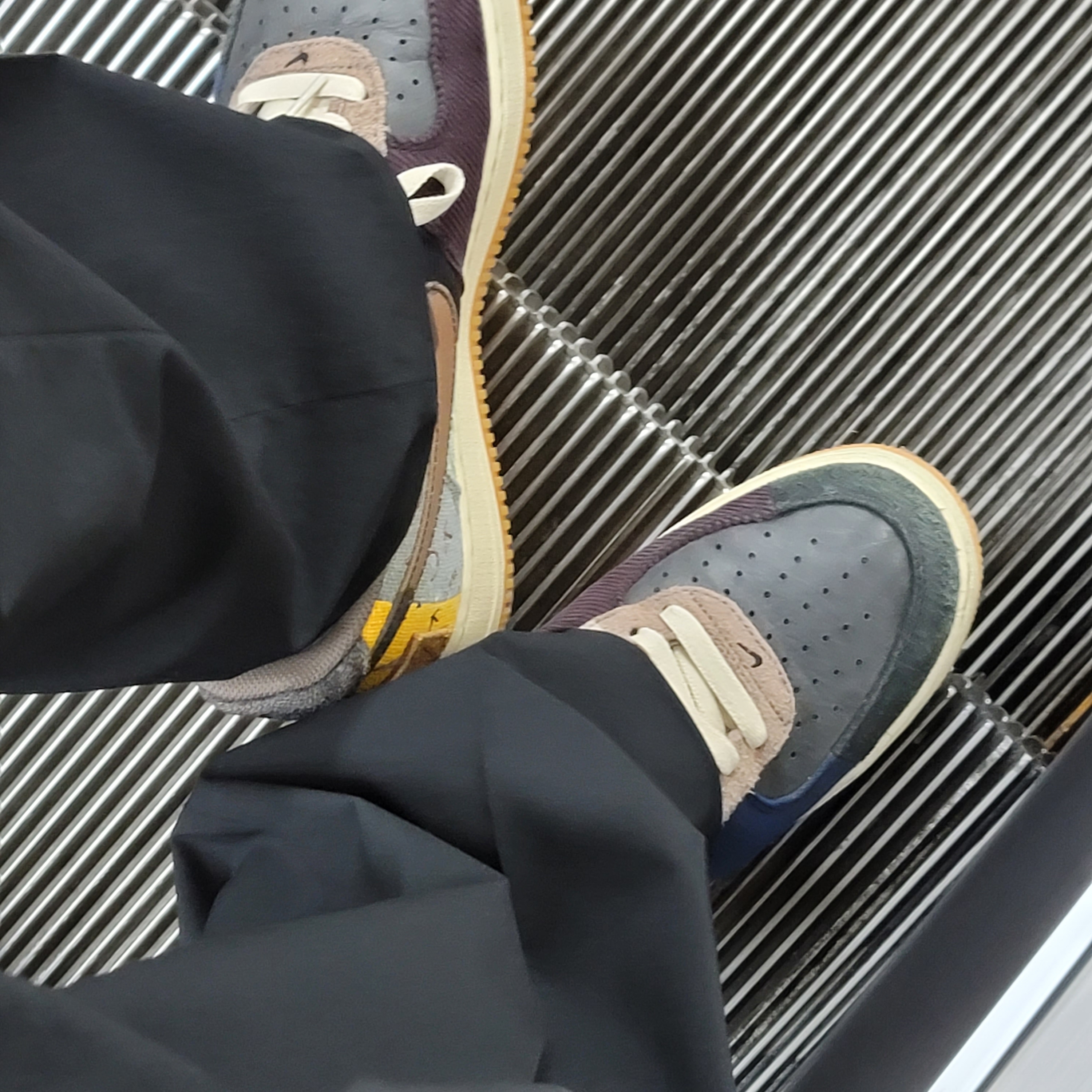 Nike x Travis Scott Air Force 1 Low Cactus Jack 착용 스타일