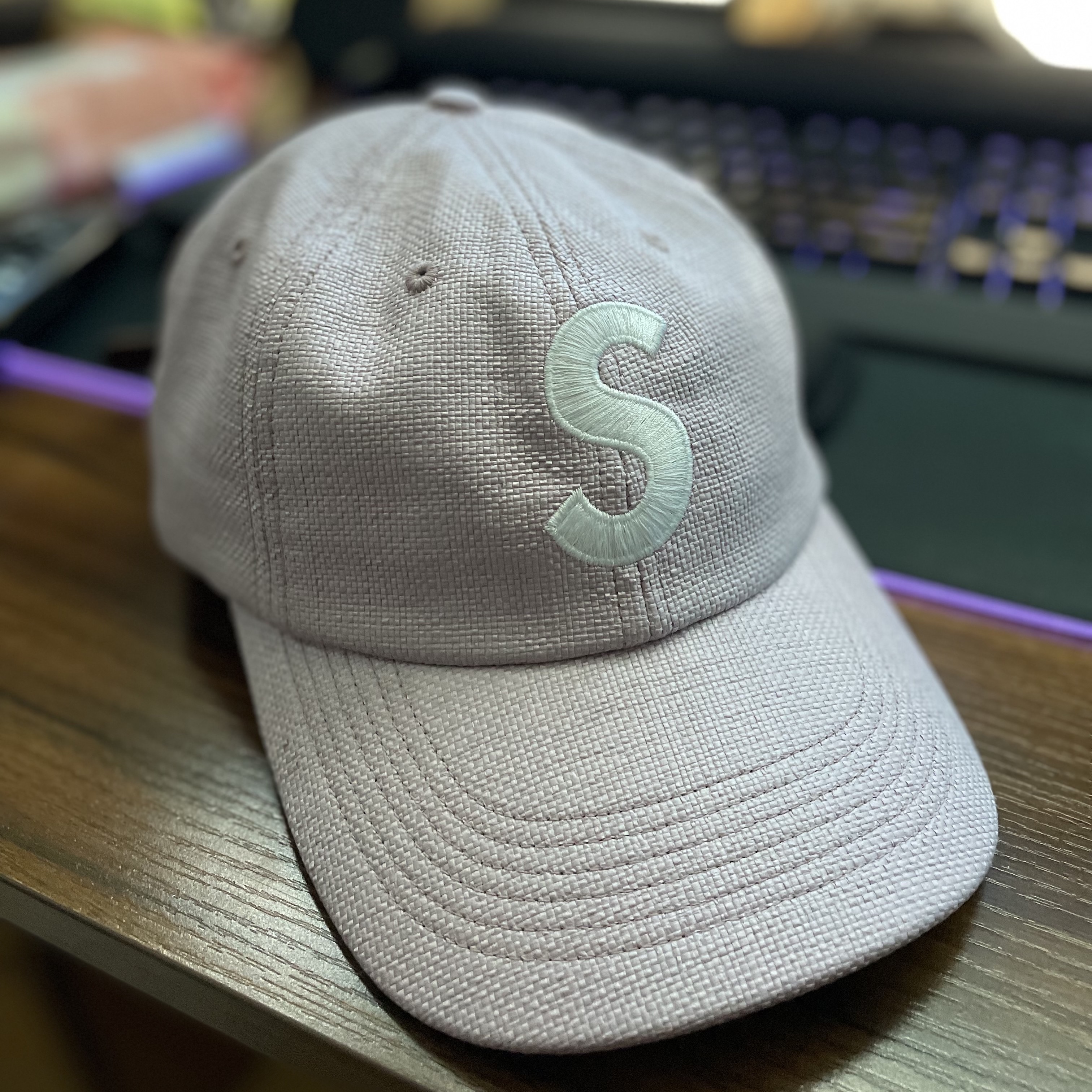 Supreme Raffia S Logo 6-Panel Lilac - 22SS 착용 스타일