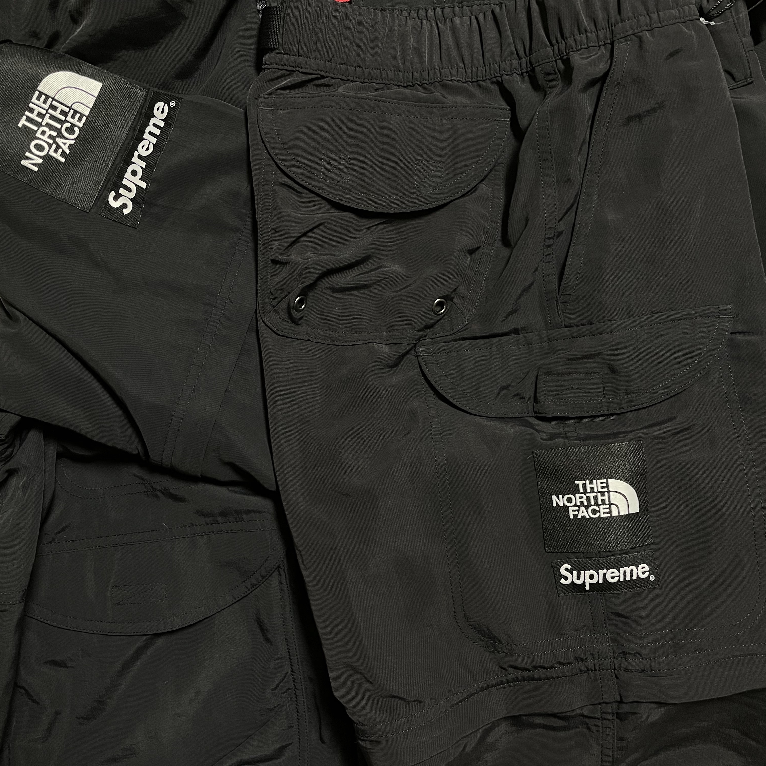 Supreme x The North Face Trekking Convertible Jacket Black - 22SS, Supreme x The North Face Trekking Zip-Off Belted Pants Black - 22SS 착용 스타일 - 1