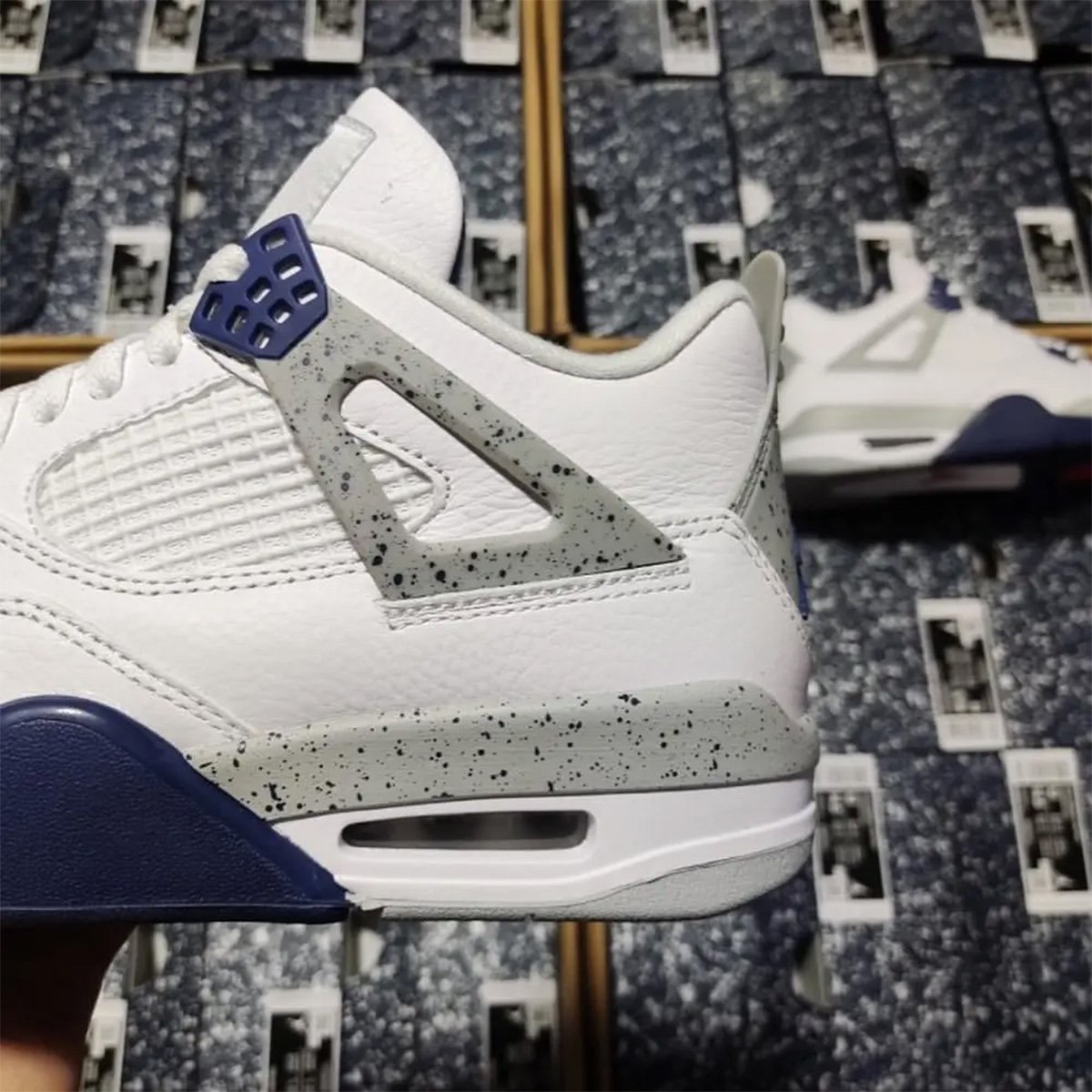 Jordan 1 Retro High OG CO.JP Midnight Navy, Jordan 4 Retro White and Black 착용 스타일 - 3