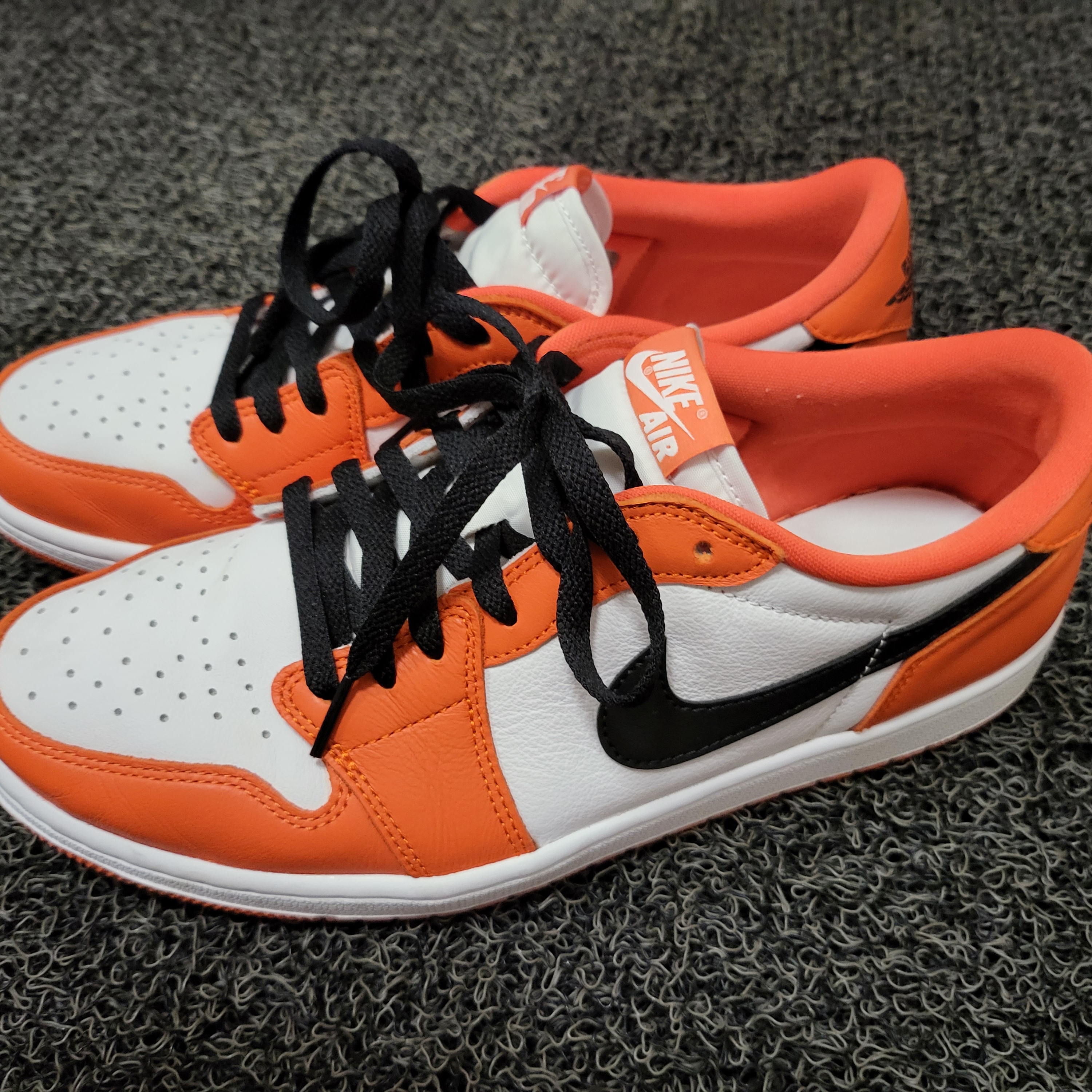 Jordan 1 Low OG Starfish 착용 스타일