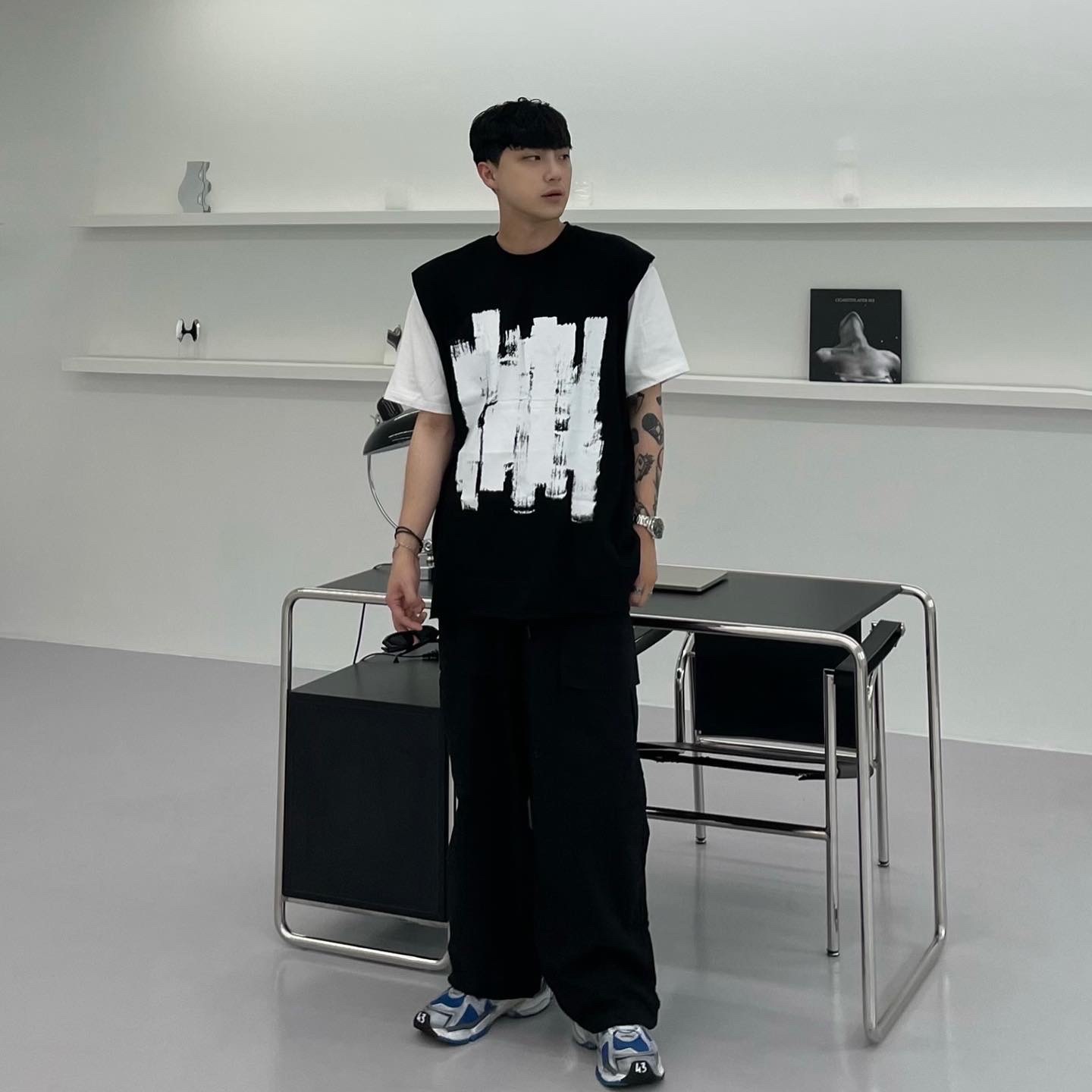 Balenciaga Runner Sneakers Blue White 착용 스타일
