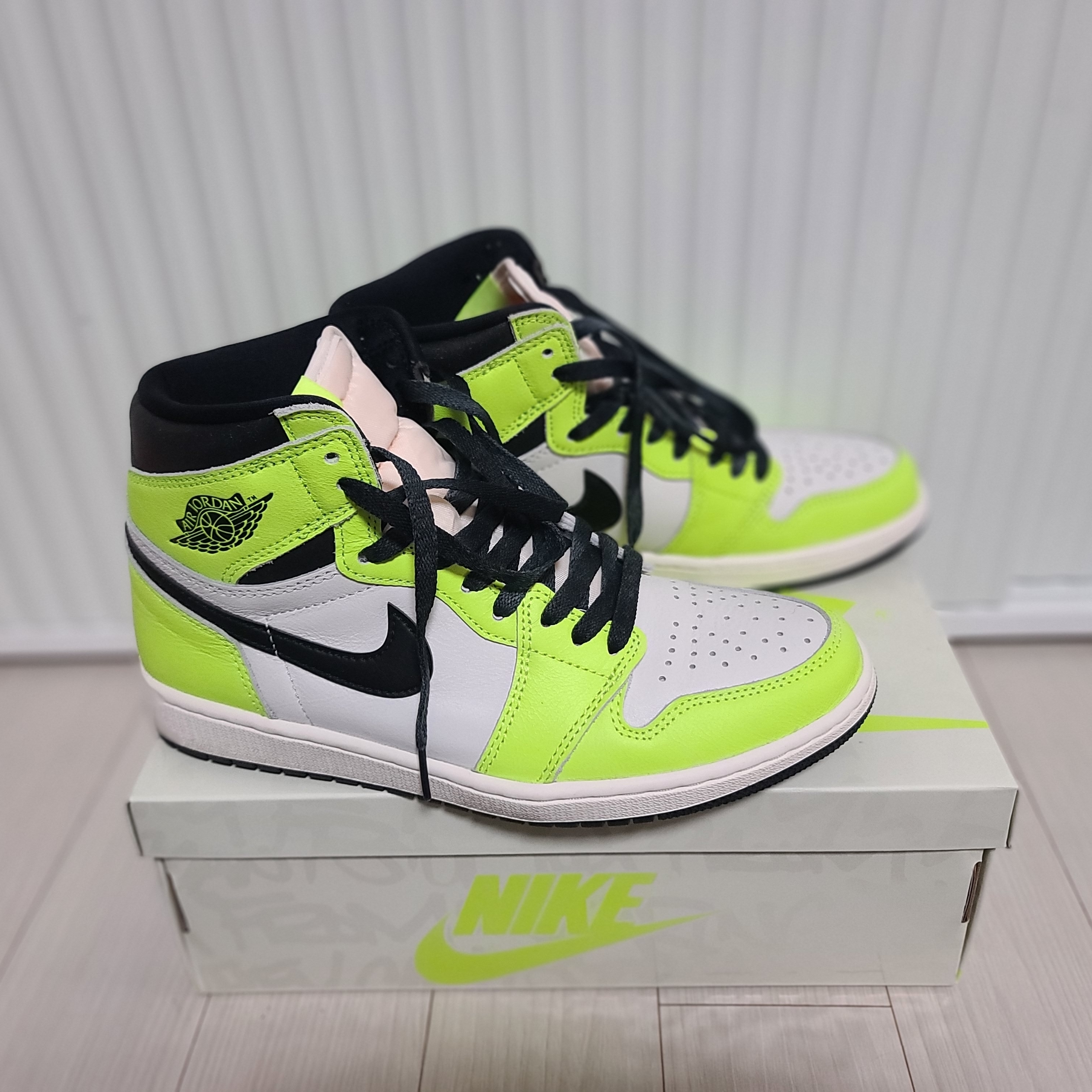 Jordan 1 Retro High OG Volt 착용 스타일