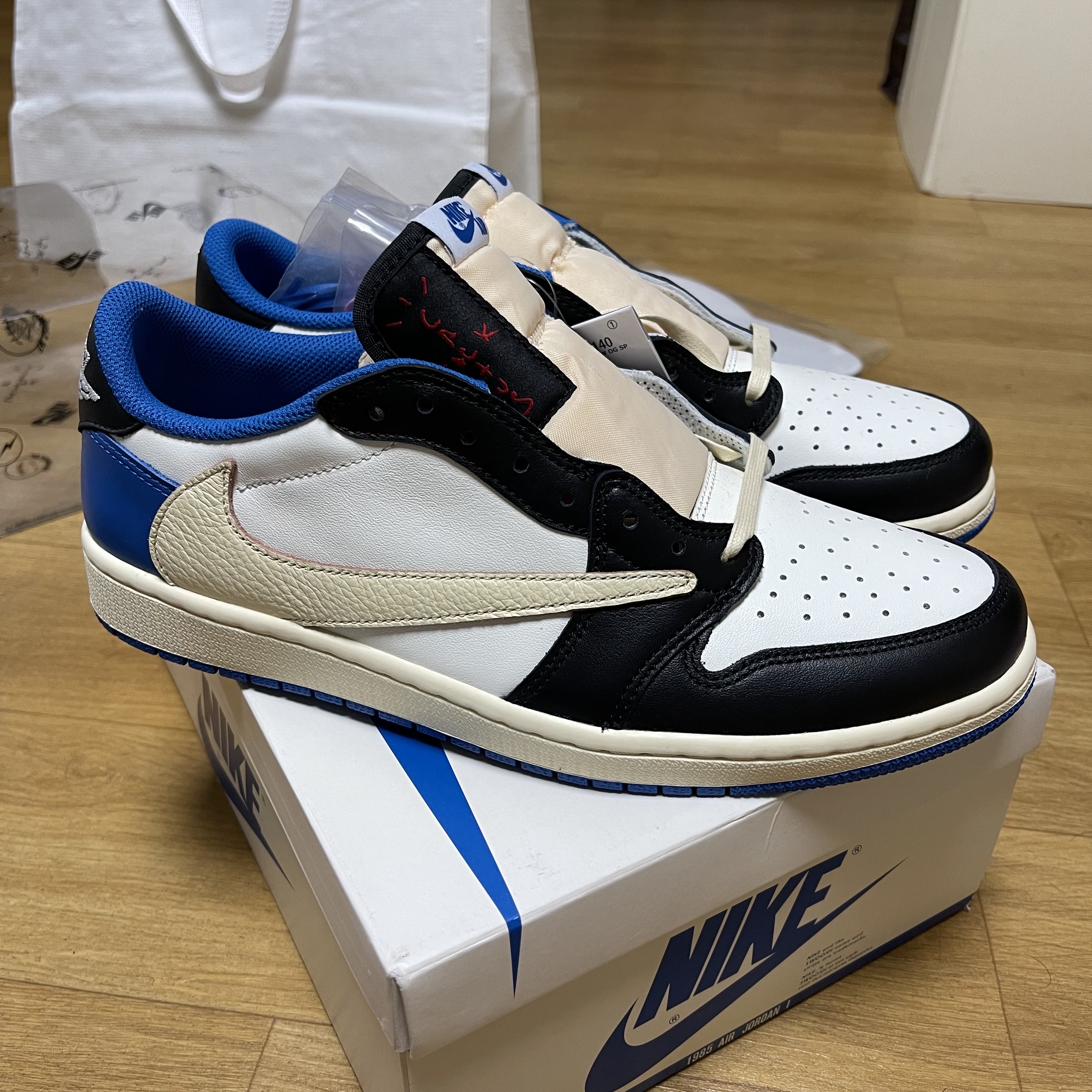 Jordan 1 x Travis Scott x Fragment Retro Low OG SP Military Blue 착용 스타일 - 2