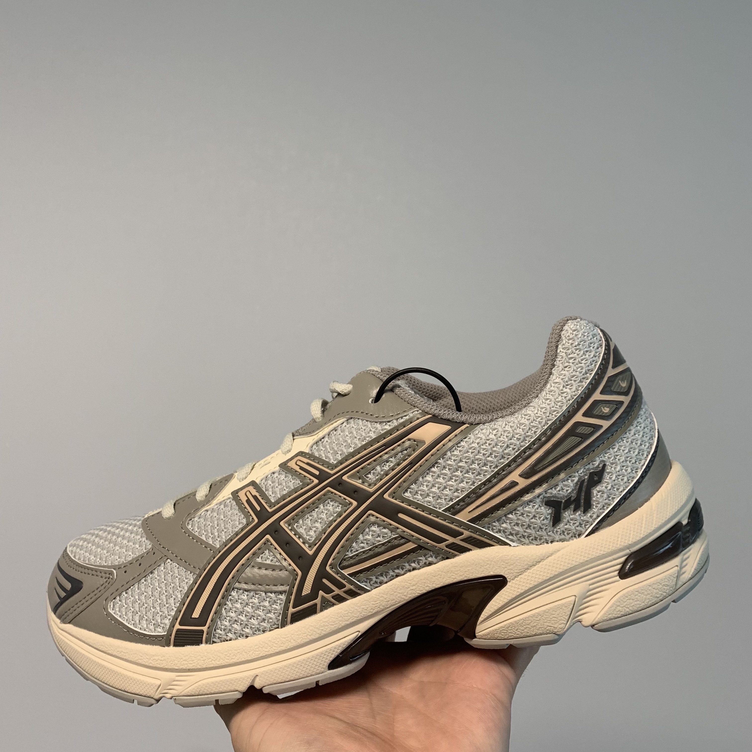 Asics x I4P Gel-1130 Glacier Grey Mink 착용 스타일 - 2
